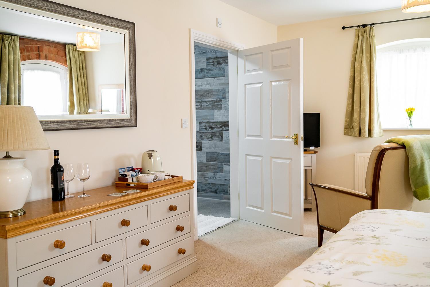 Superior Suite - Photo 7