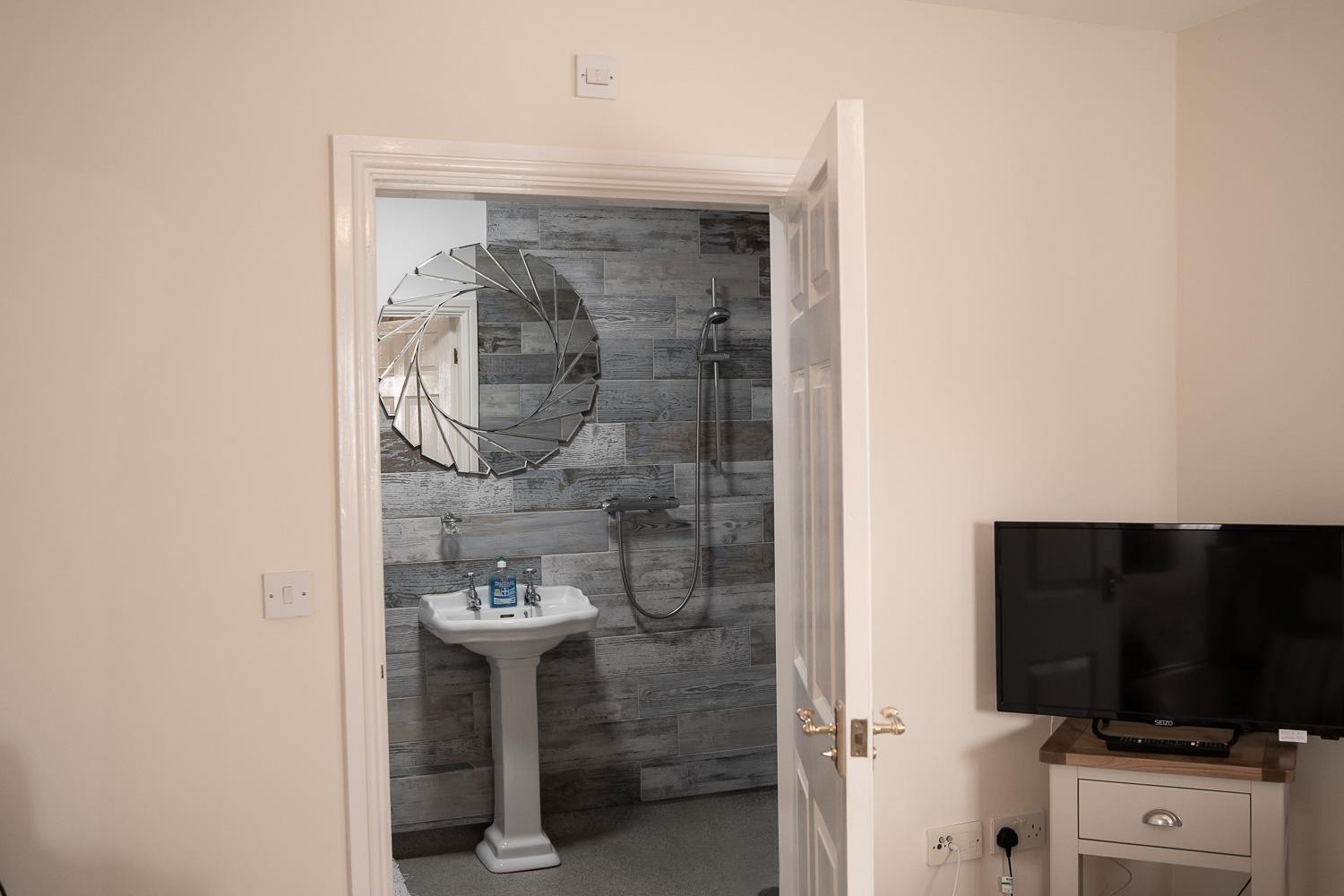 Superior Suite - Photo 16