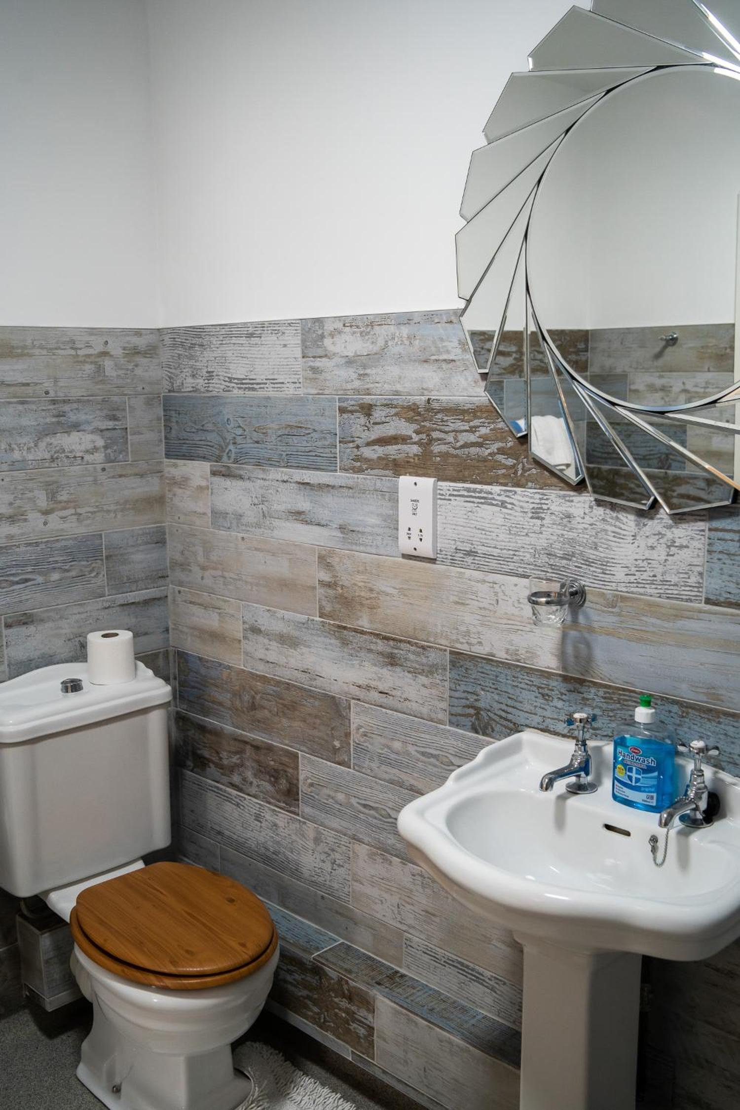 Superior Suite - Photo 6