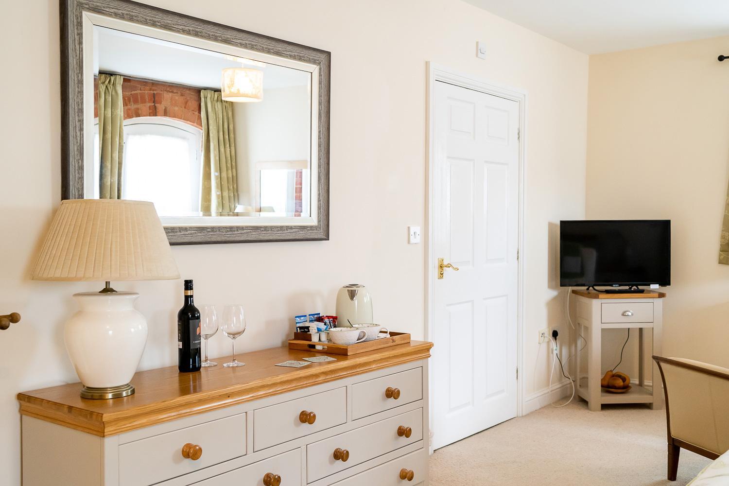Superior Suite - Photo 33