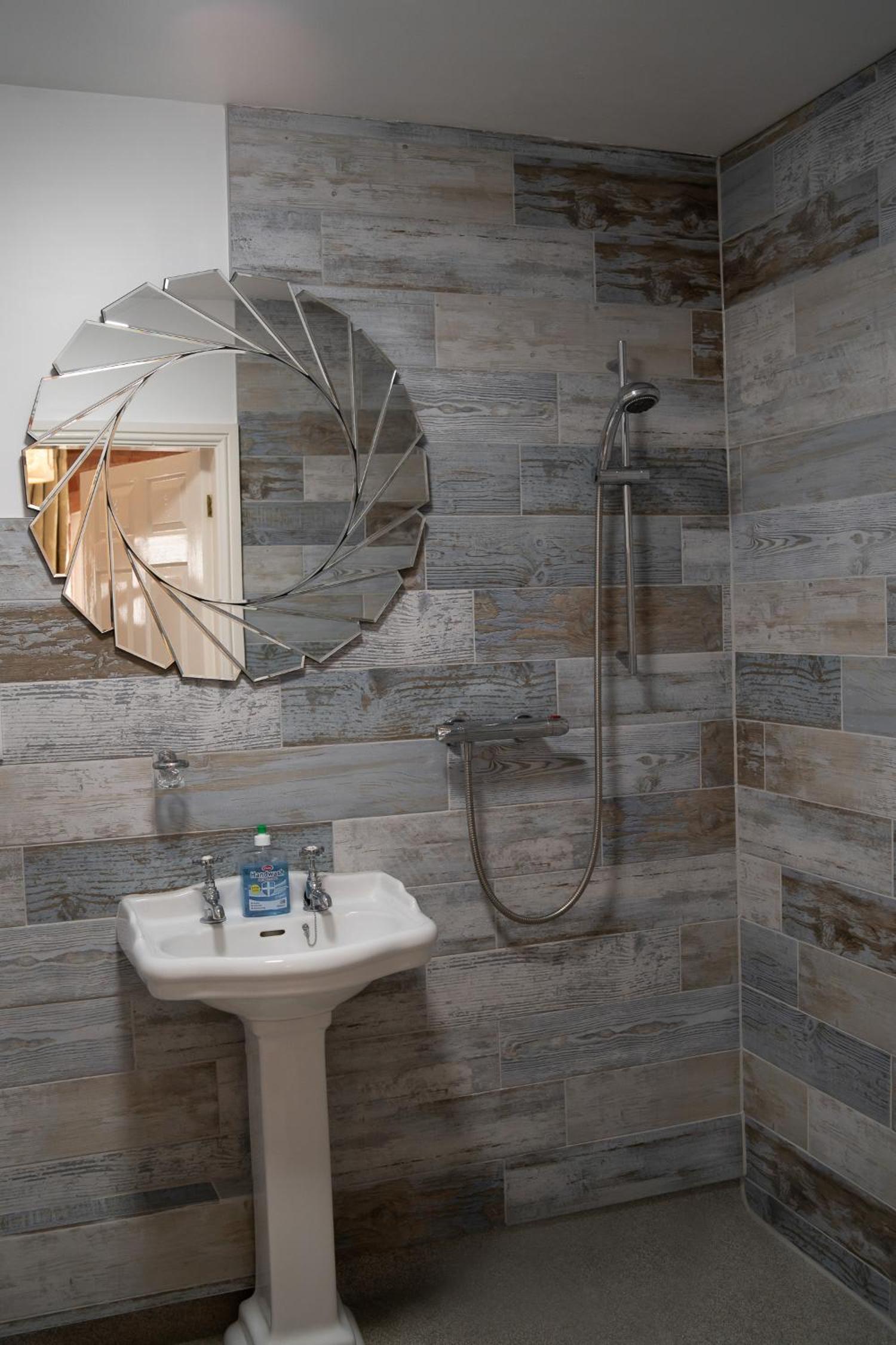 Superior Suite - Photo 34