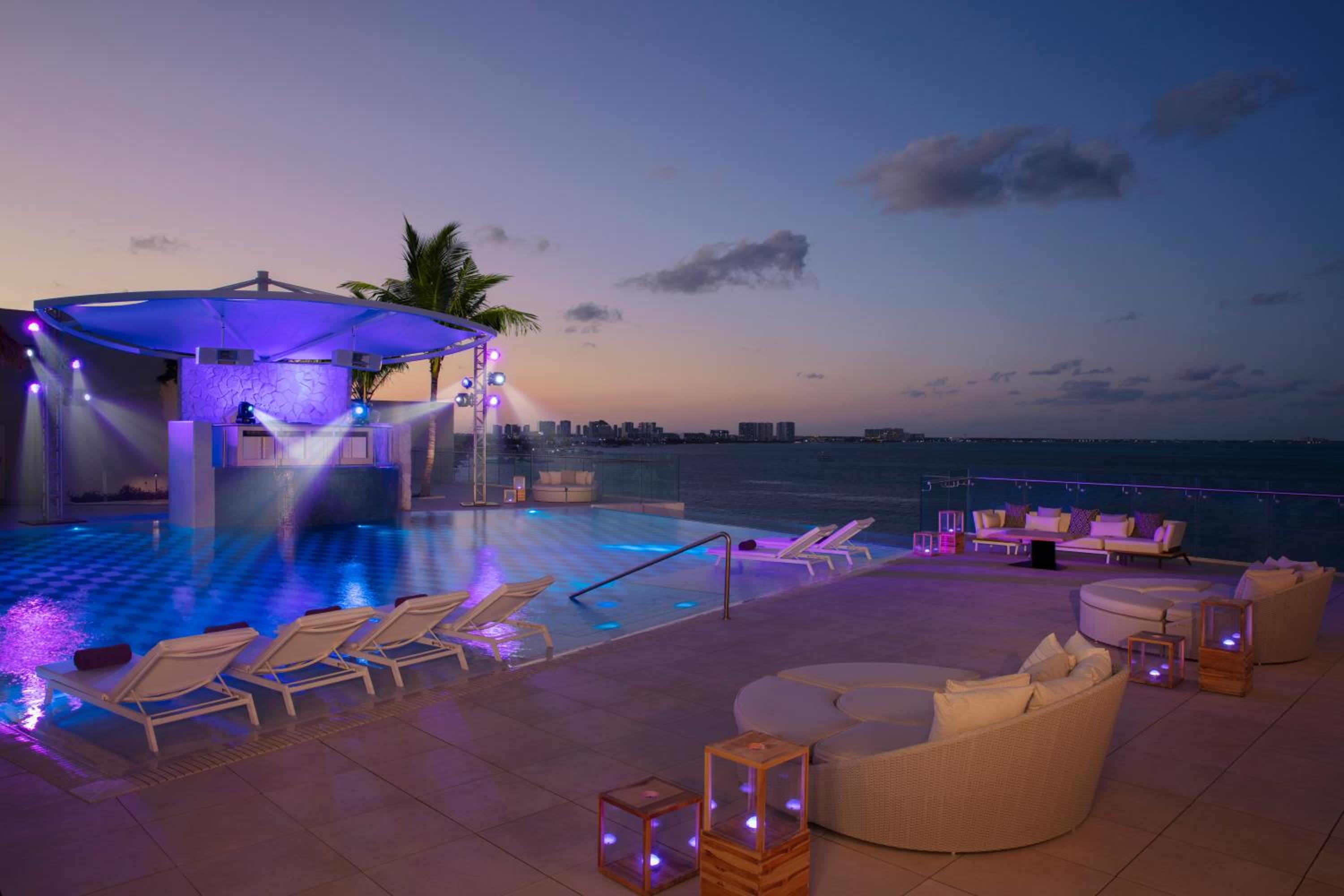 Xcelerate Junior Suite Ocean Front Double - Photo 17
