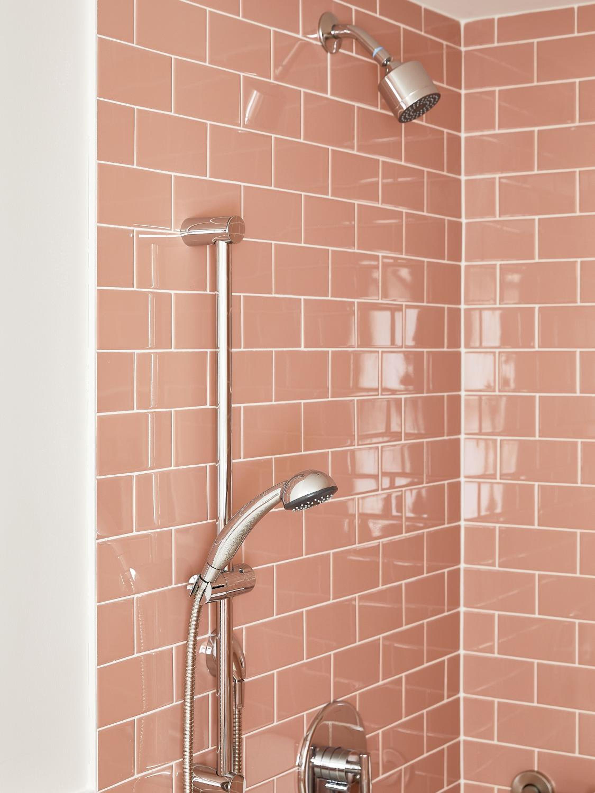 King Room with Roll-In Shower - Disability Access photo 3