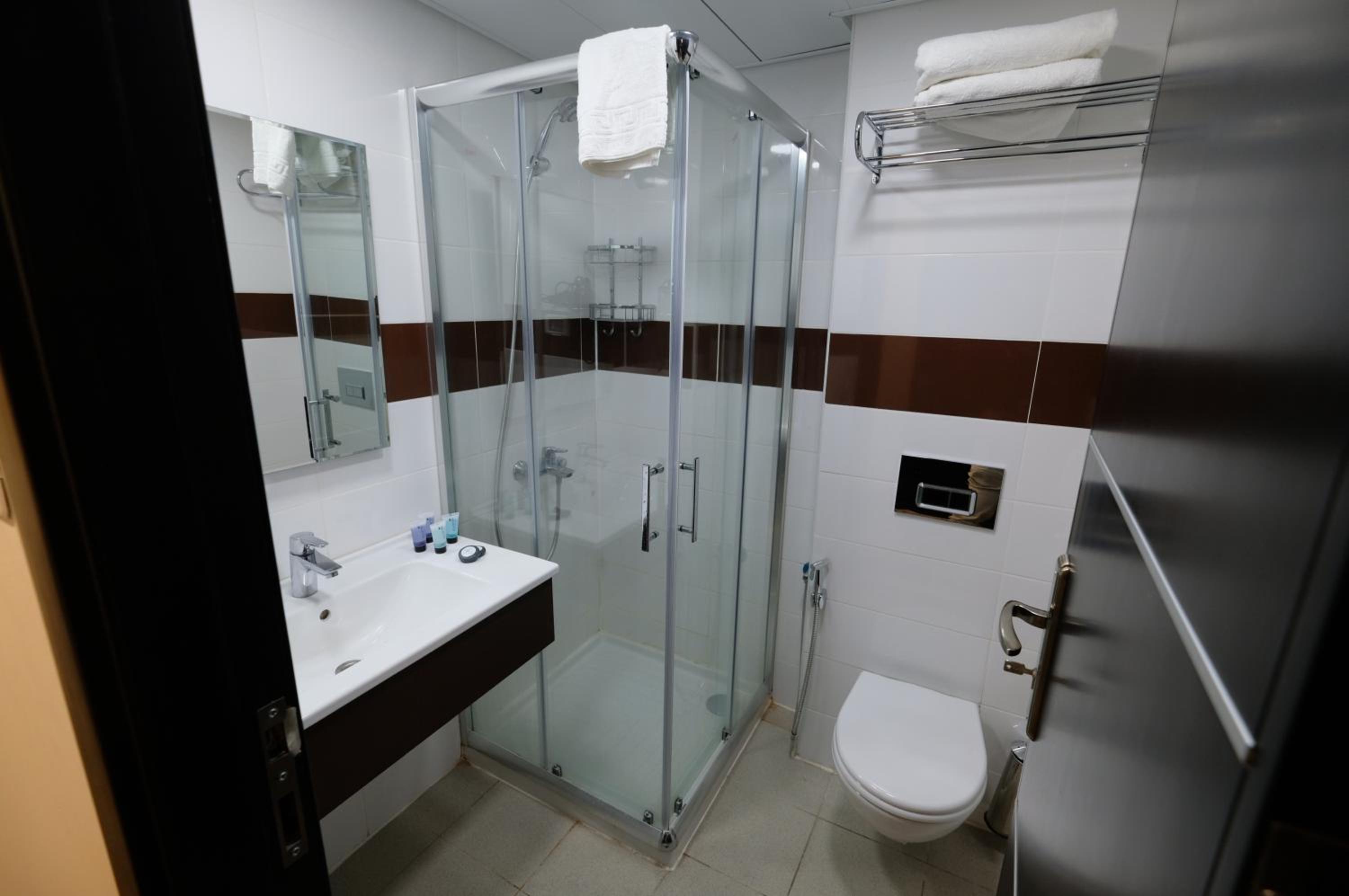 Economy Double Room - Photo 6