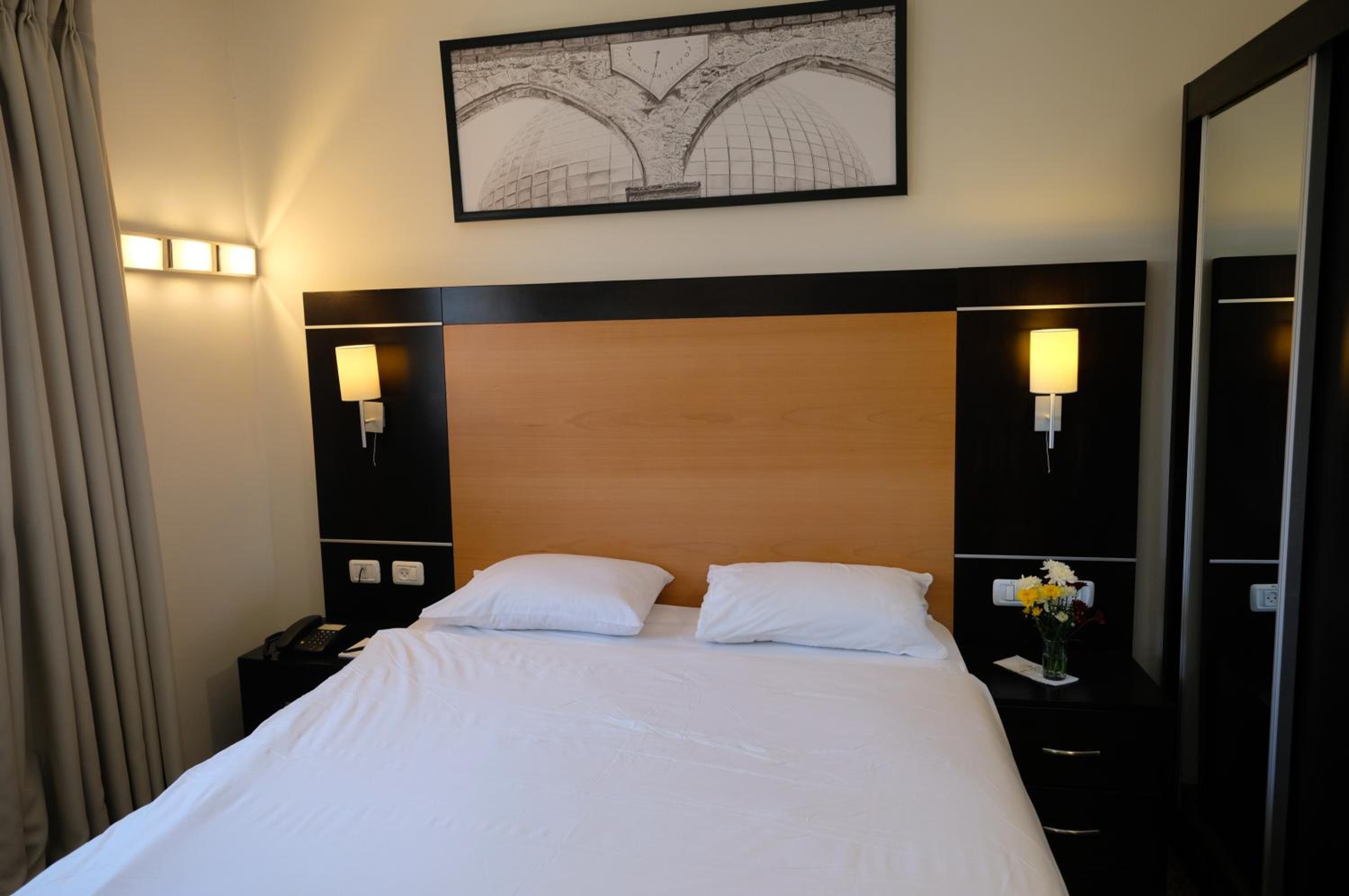 Economy Double Room - Photo 7