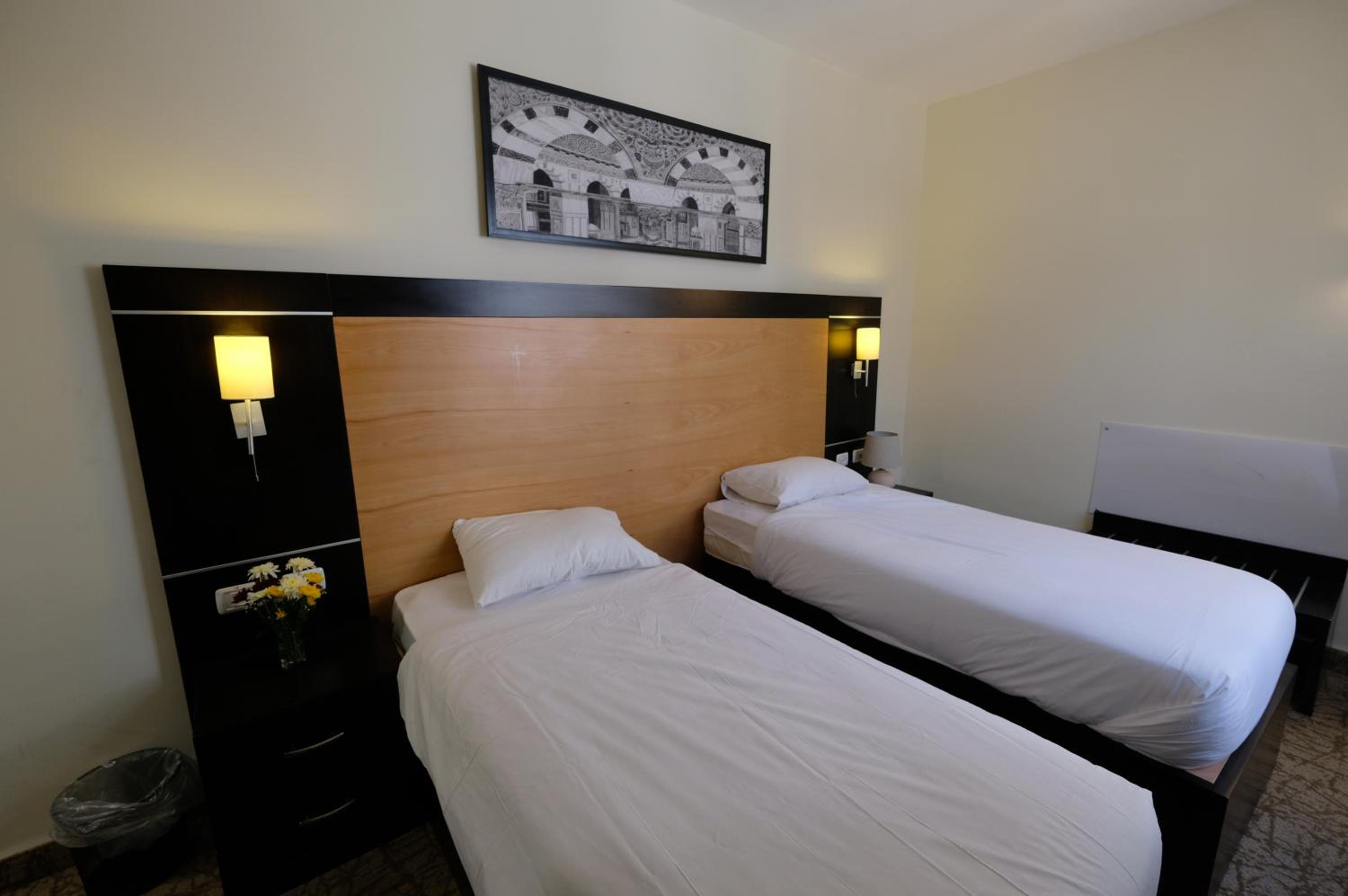 Standard Twin Room - Photo 3