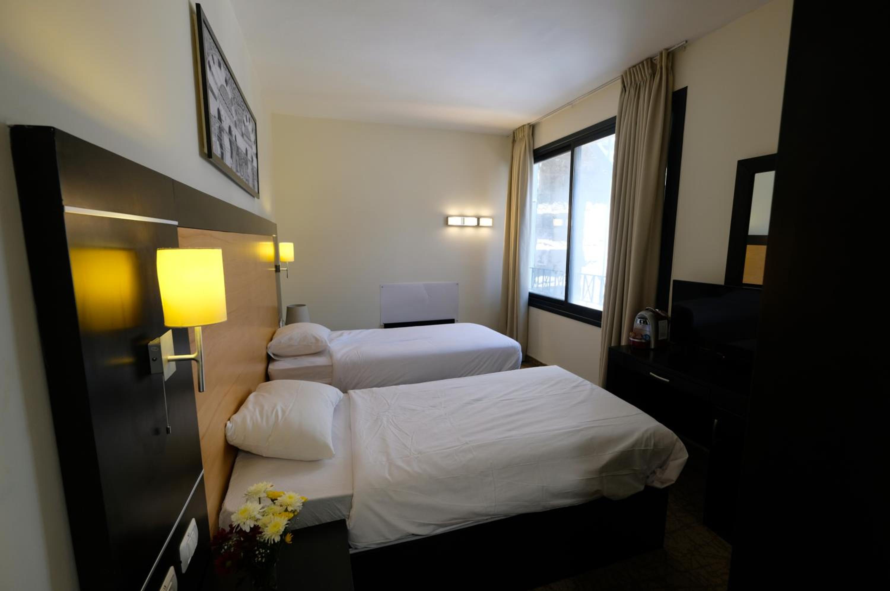 Standard Twin Room - Photo 2