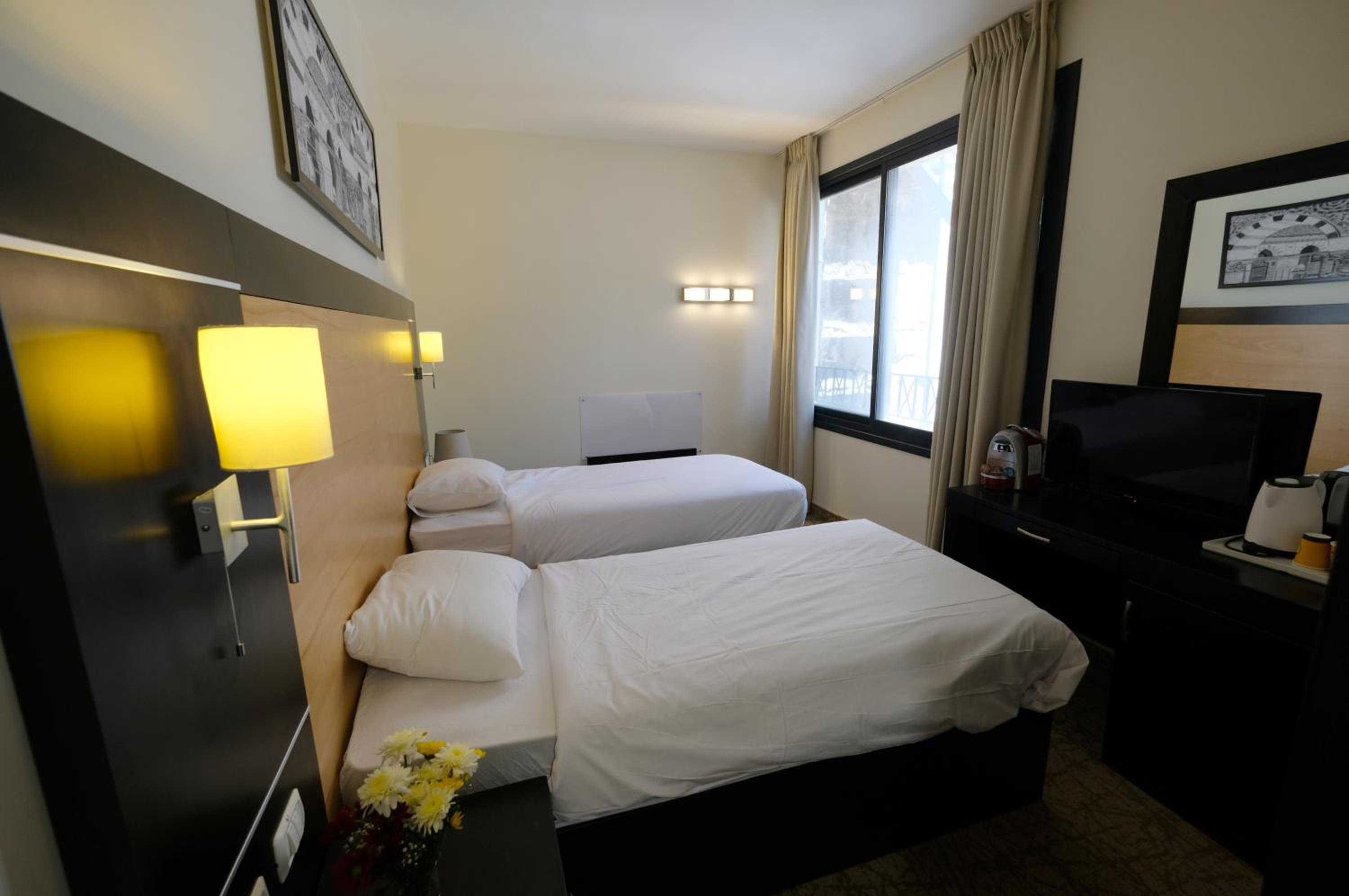 Standard Twin Room - Photo 1