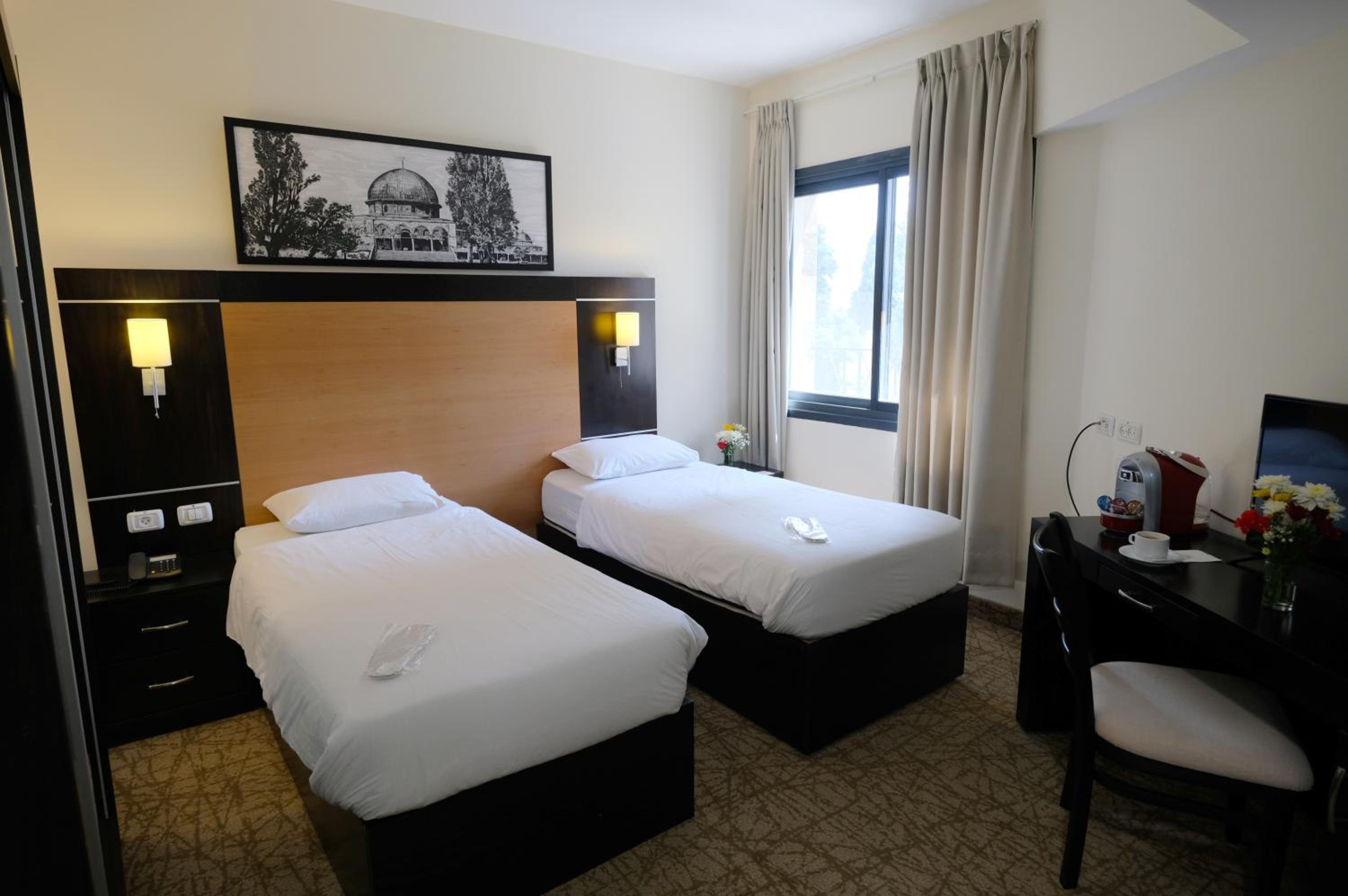 Standard Twin Room - Photo 20