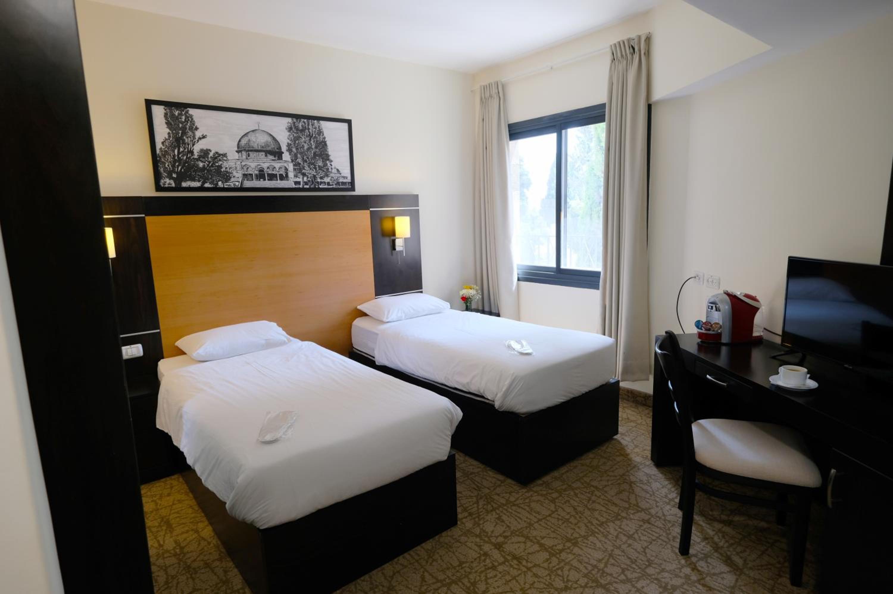 Standard Twin Room - Photo 22