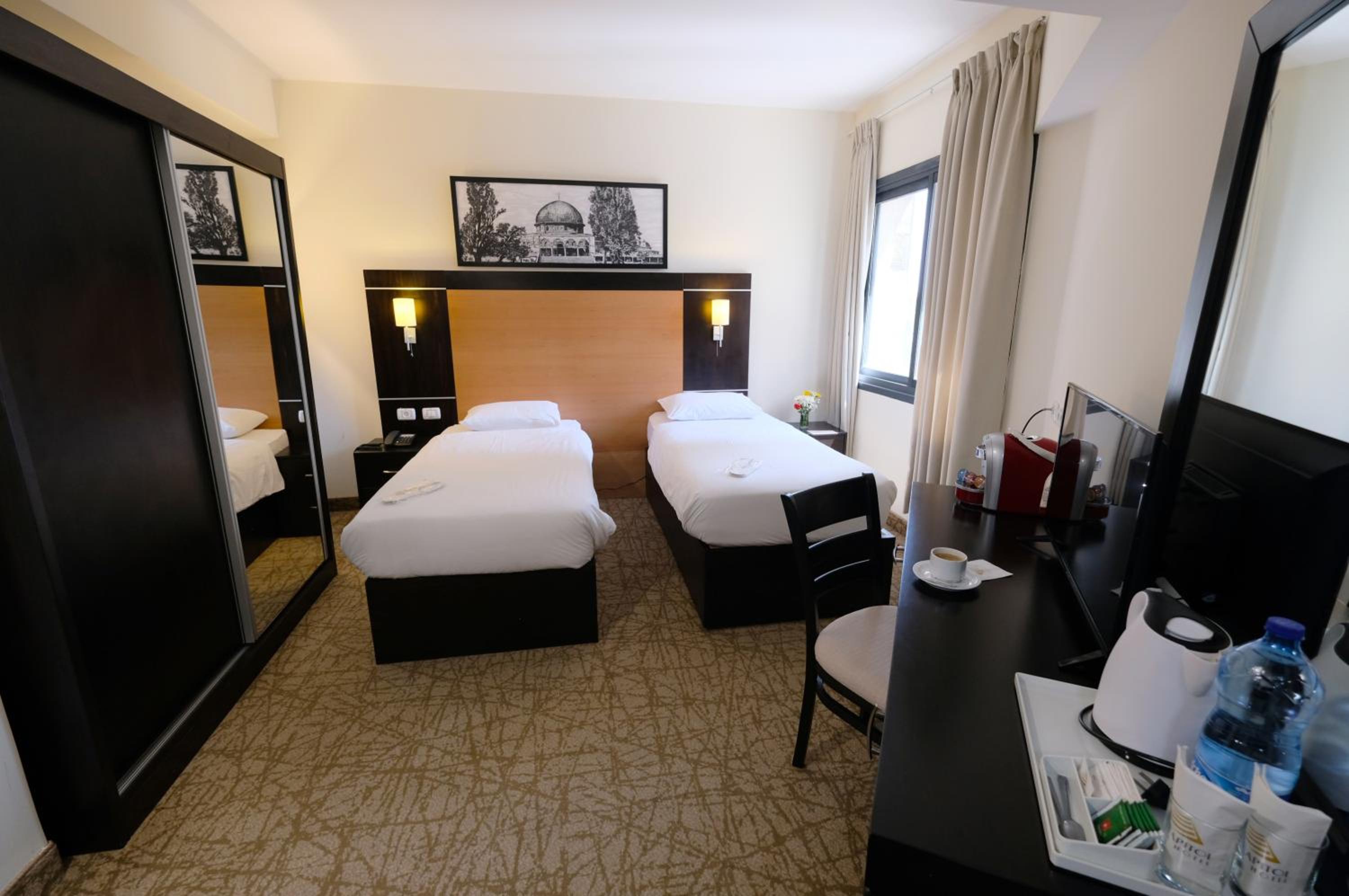 Standard Twin Room - Photo 19