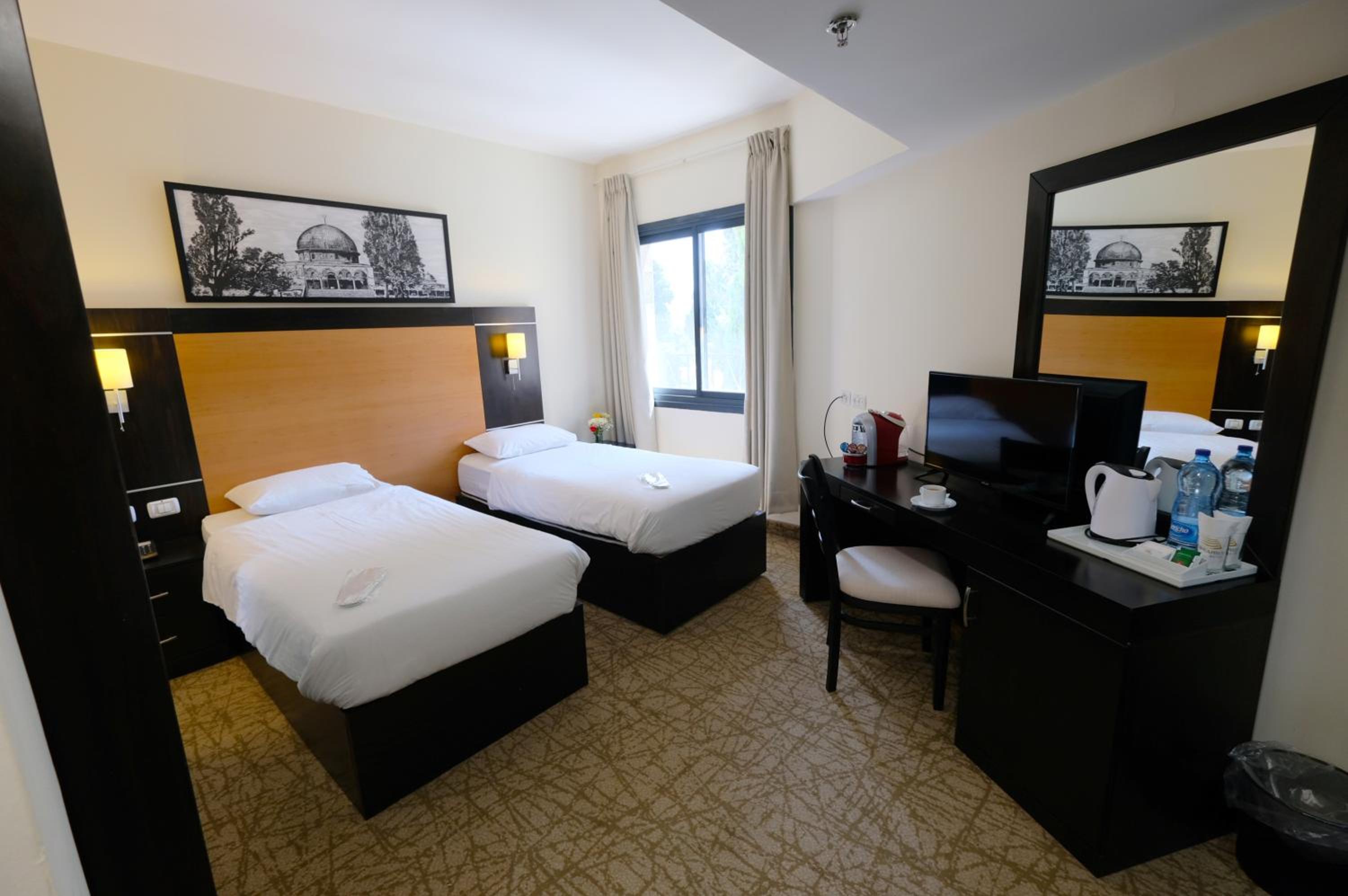 Standard Twin Room - Photo 18