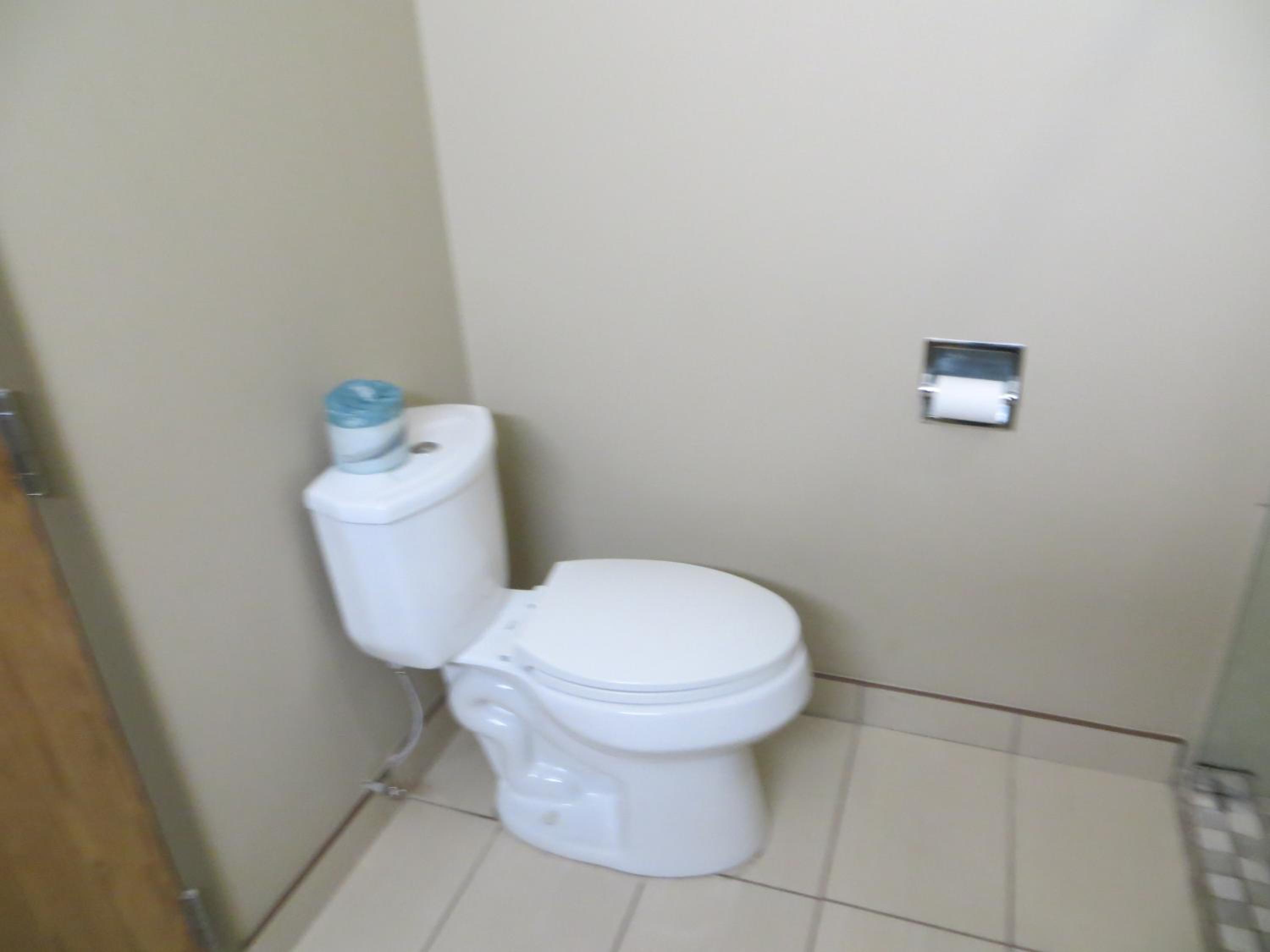 King Room - Non-Smoking - Photo 2