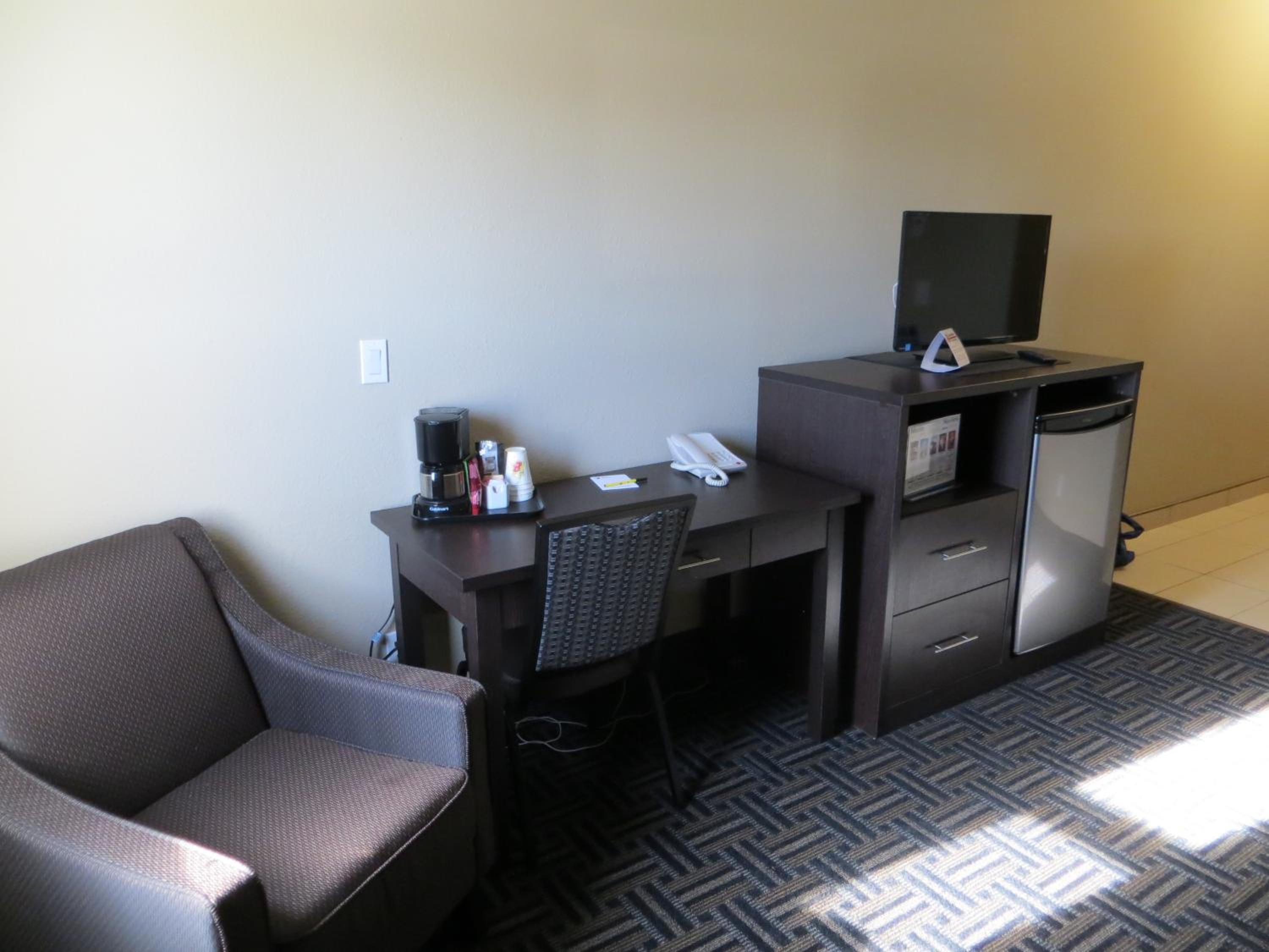 One-Bedroom King Suite - Non-Smoking - Photo 1