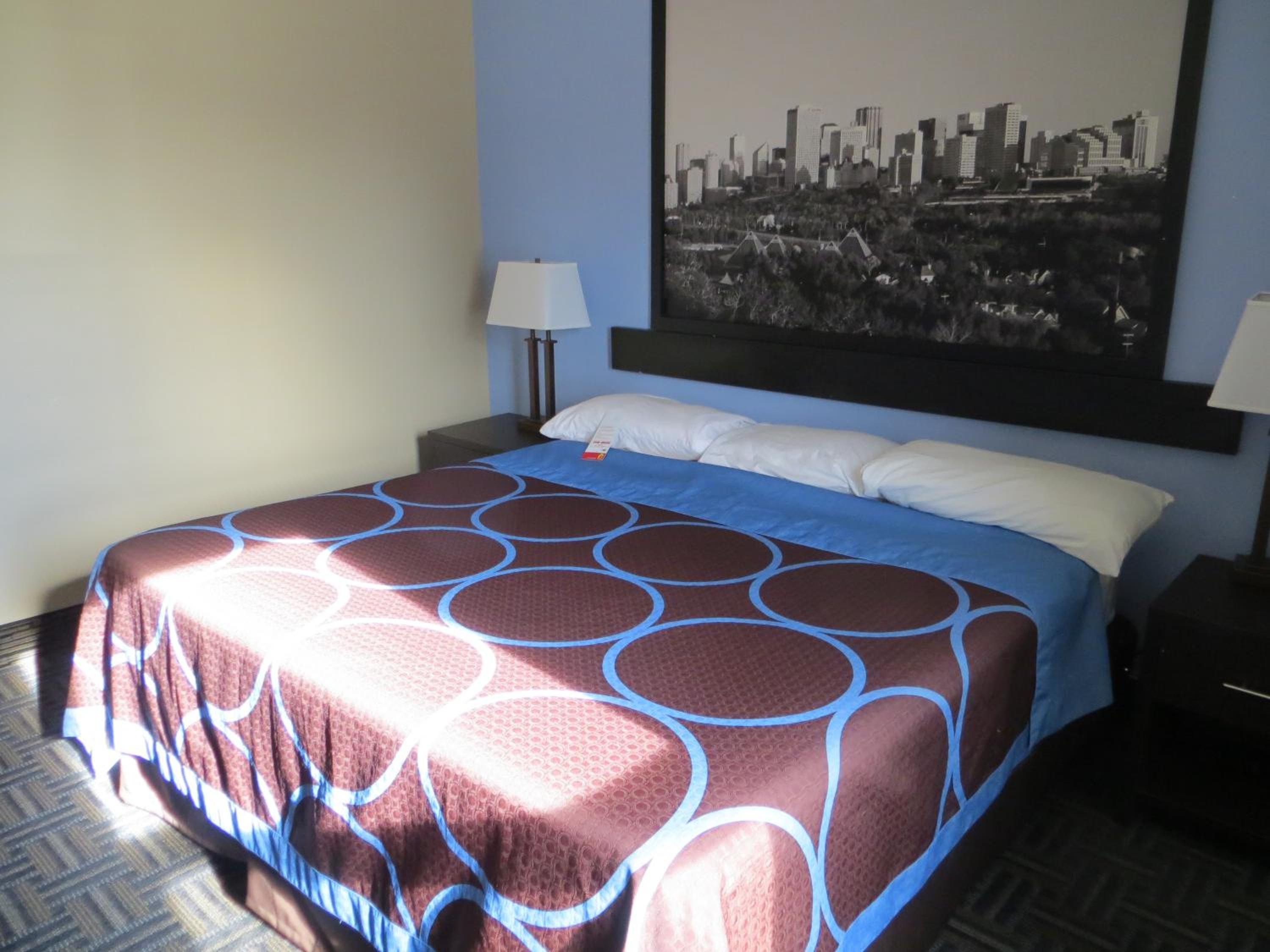 King Room - Non-Smoking - Photo 4