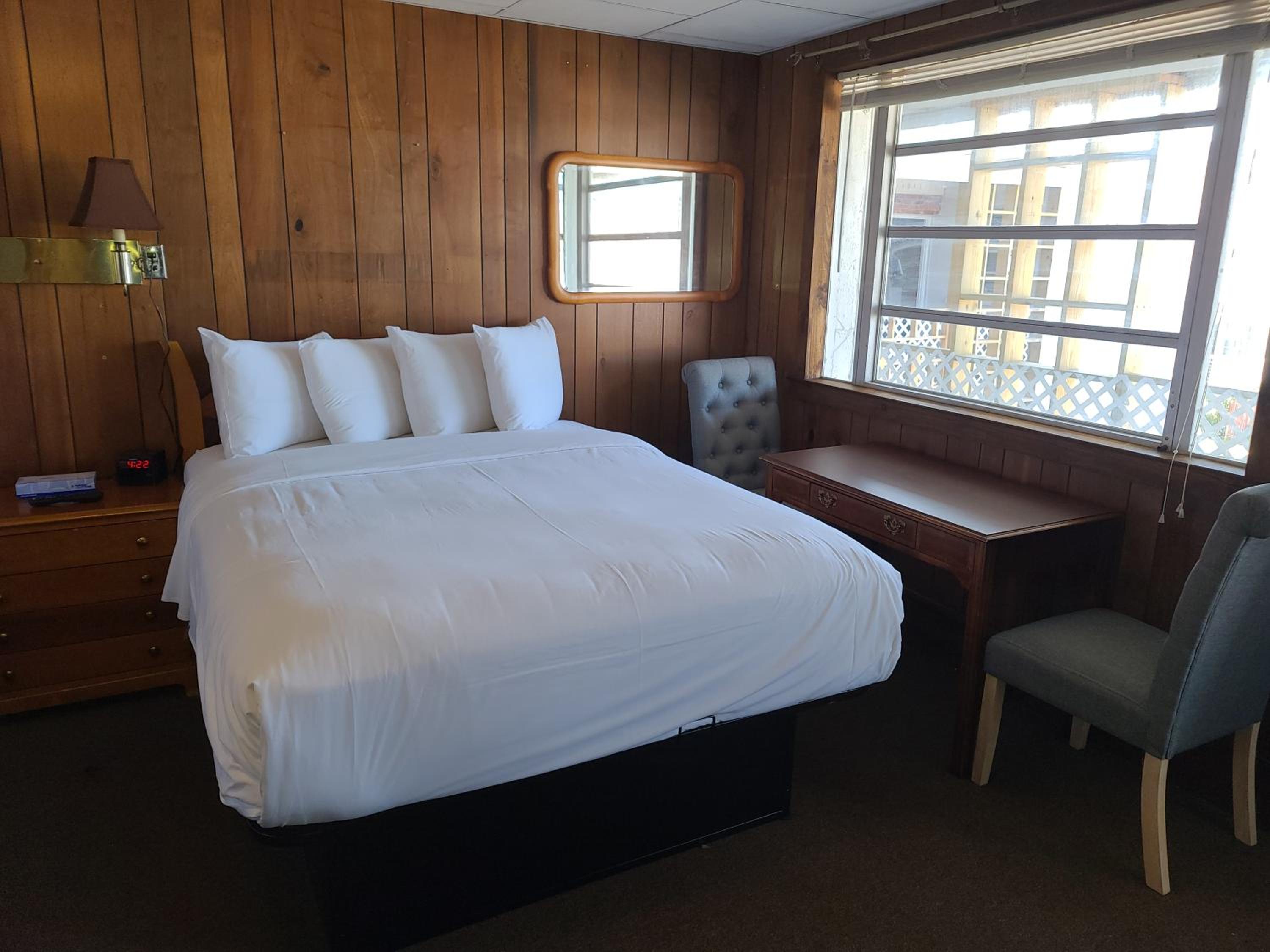 Standard King Room - Photo 3