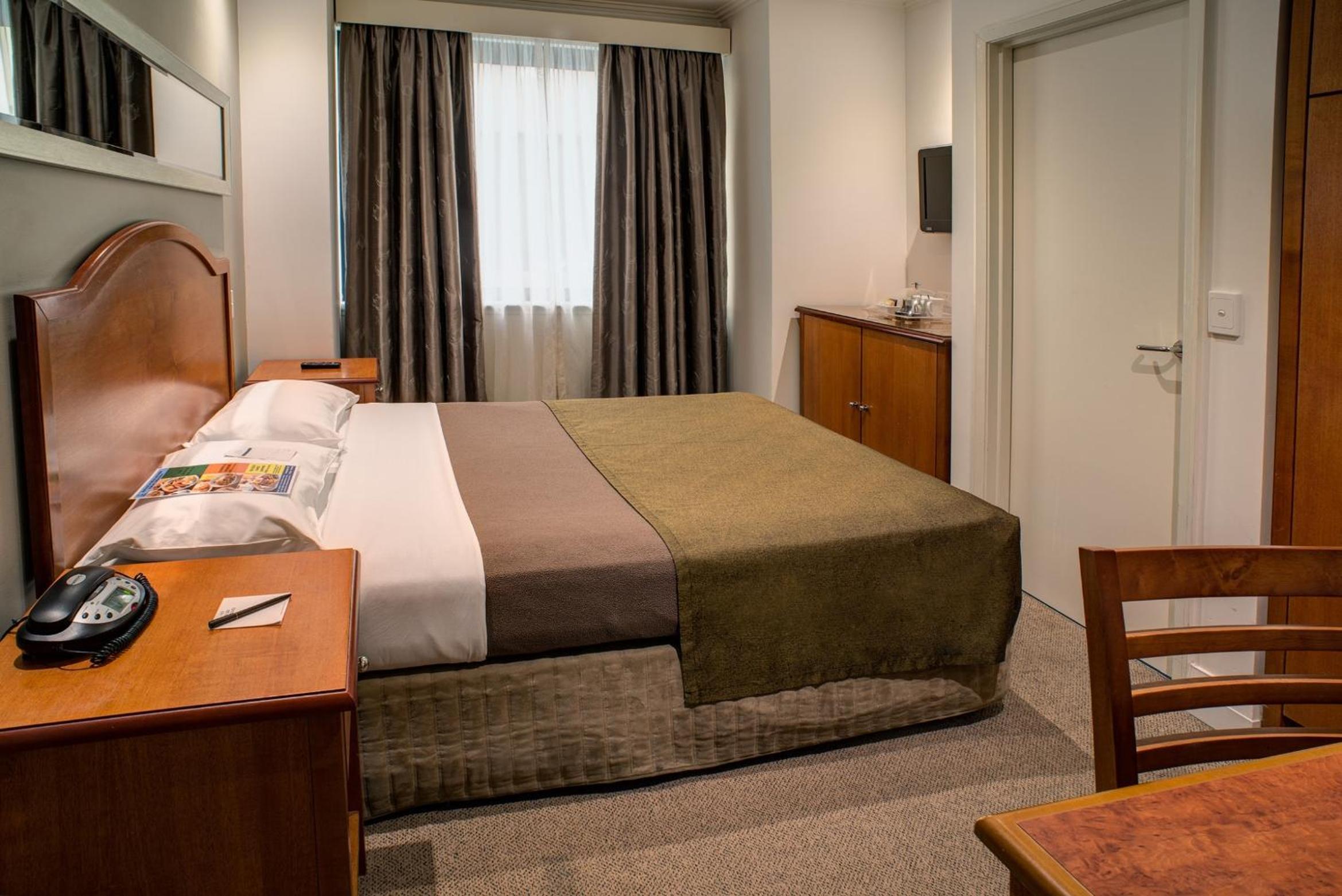 Standard Queen Room