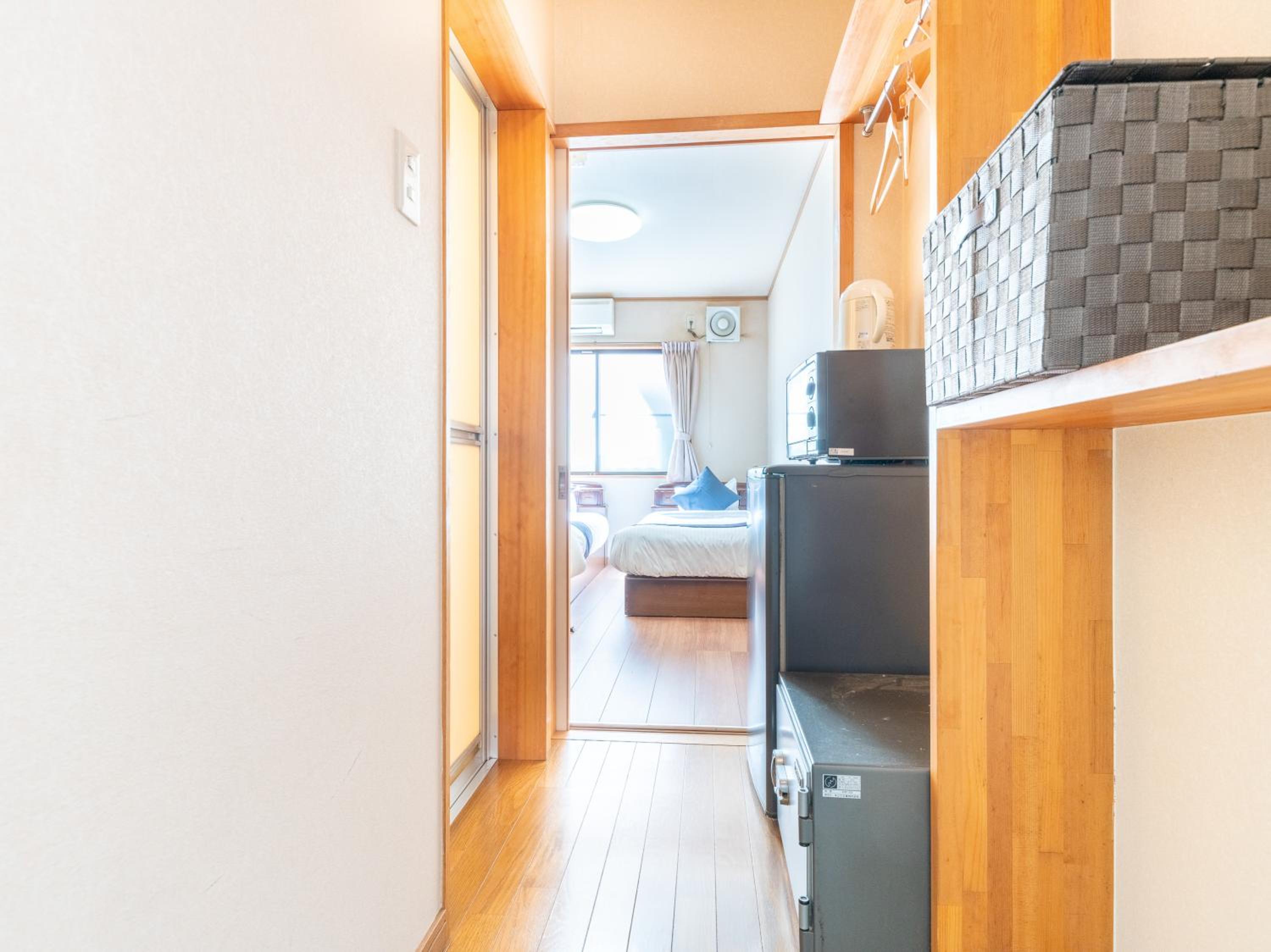 Standard Twin Room - Photo 8