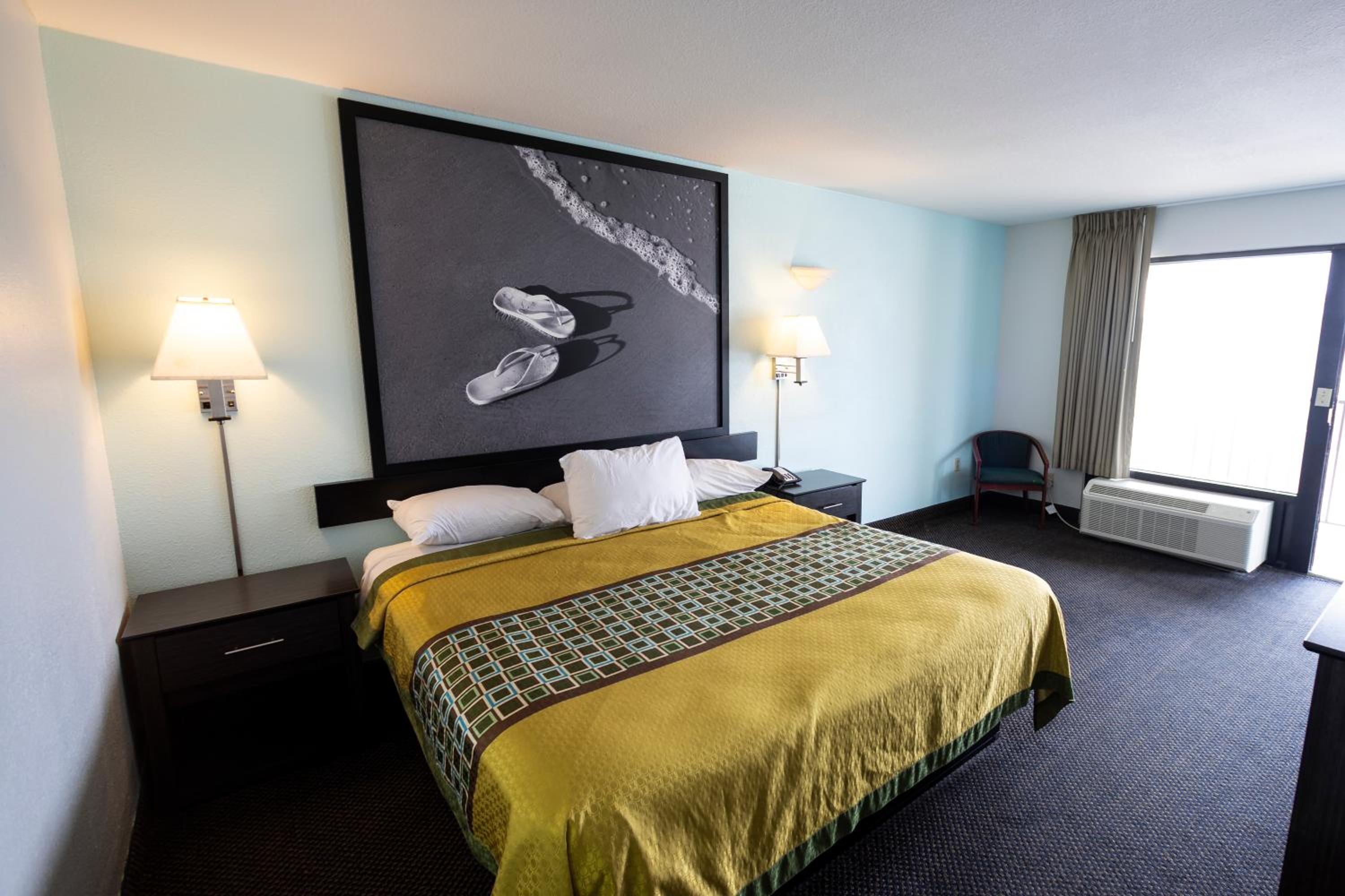 King Room - Non-Smoking - Photo 1
