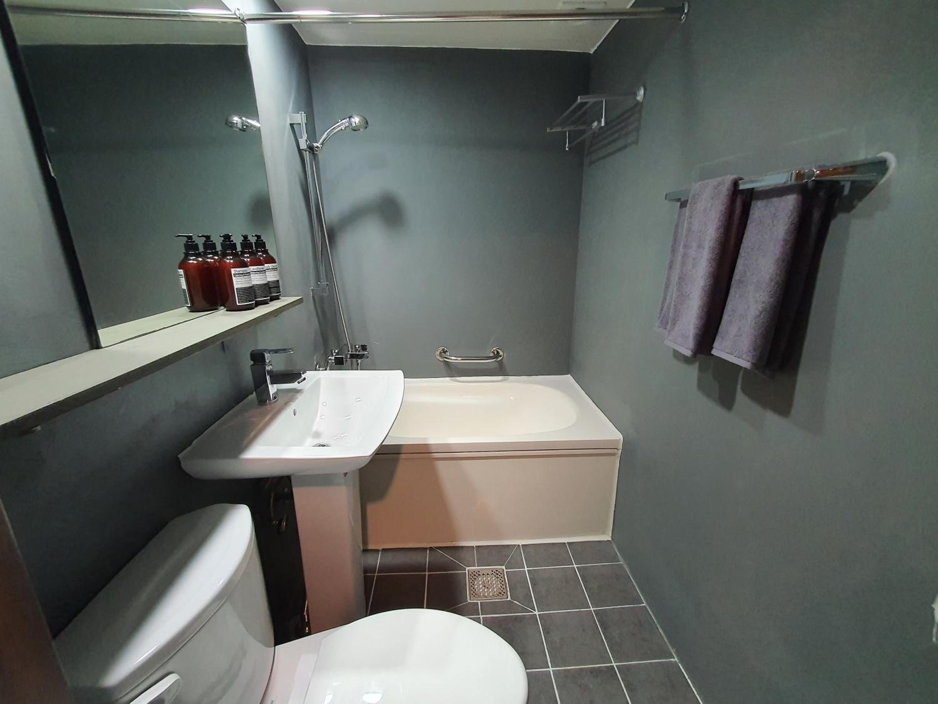 Standard Family Room With a Private Bathroom - Photo 10