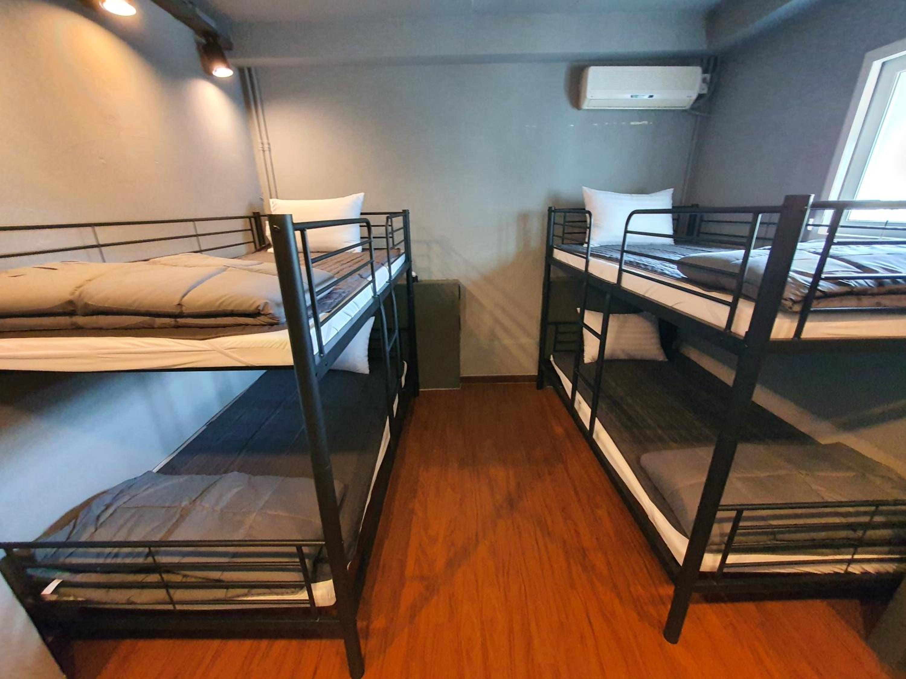 Standard Family Room With a Private Bathroom - Photo 6