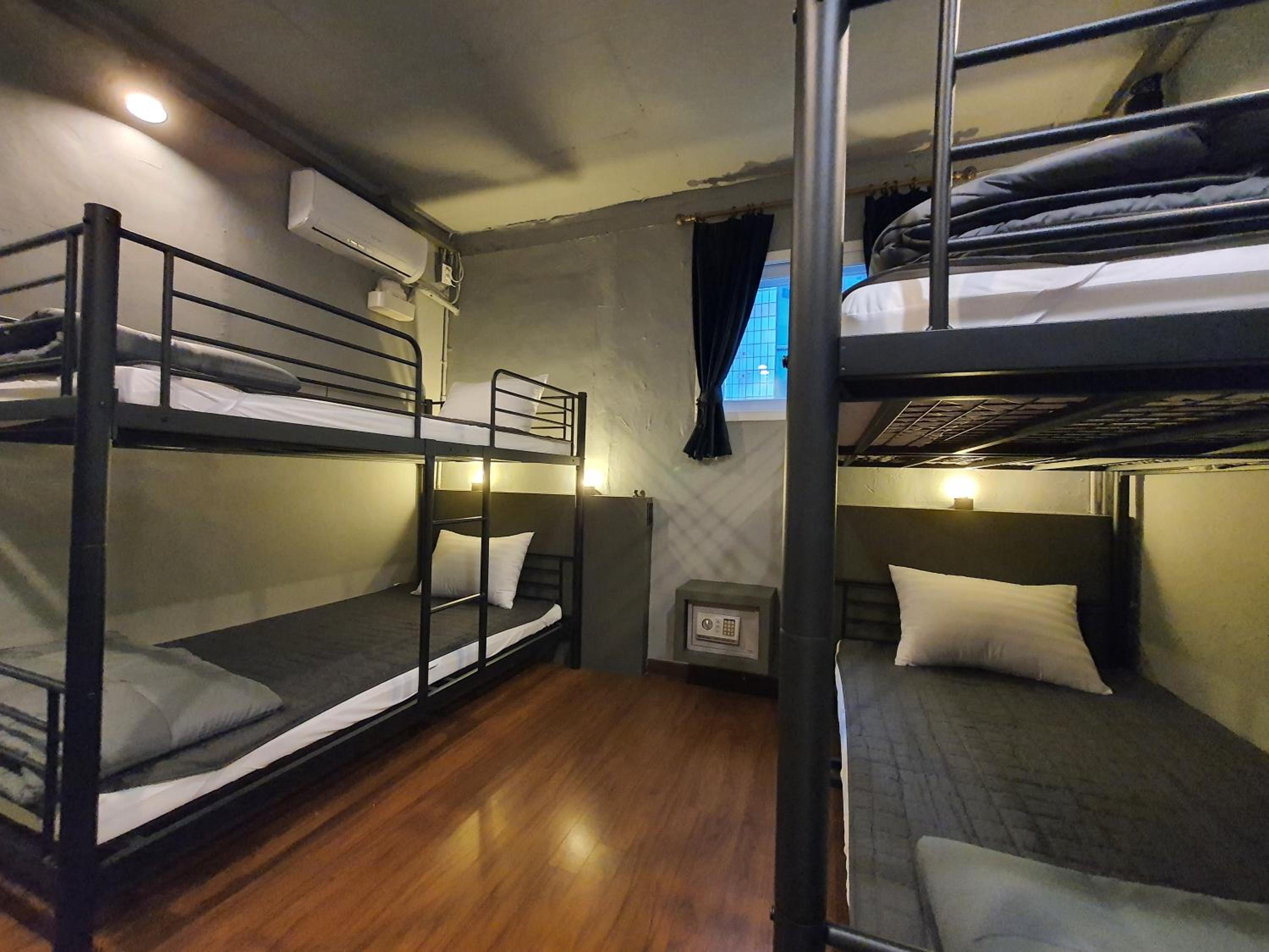 Standard Family Room With a Private Bathroom - Photo 4