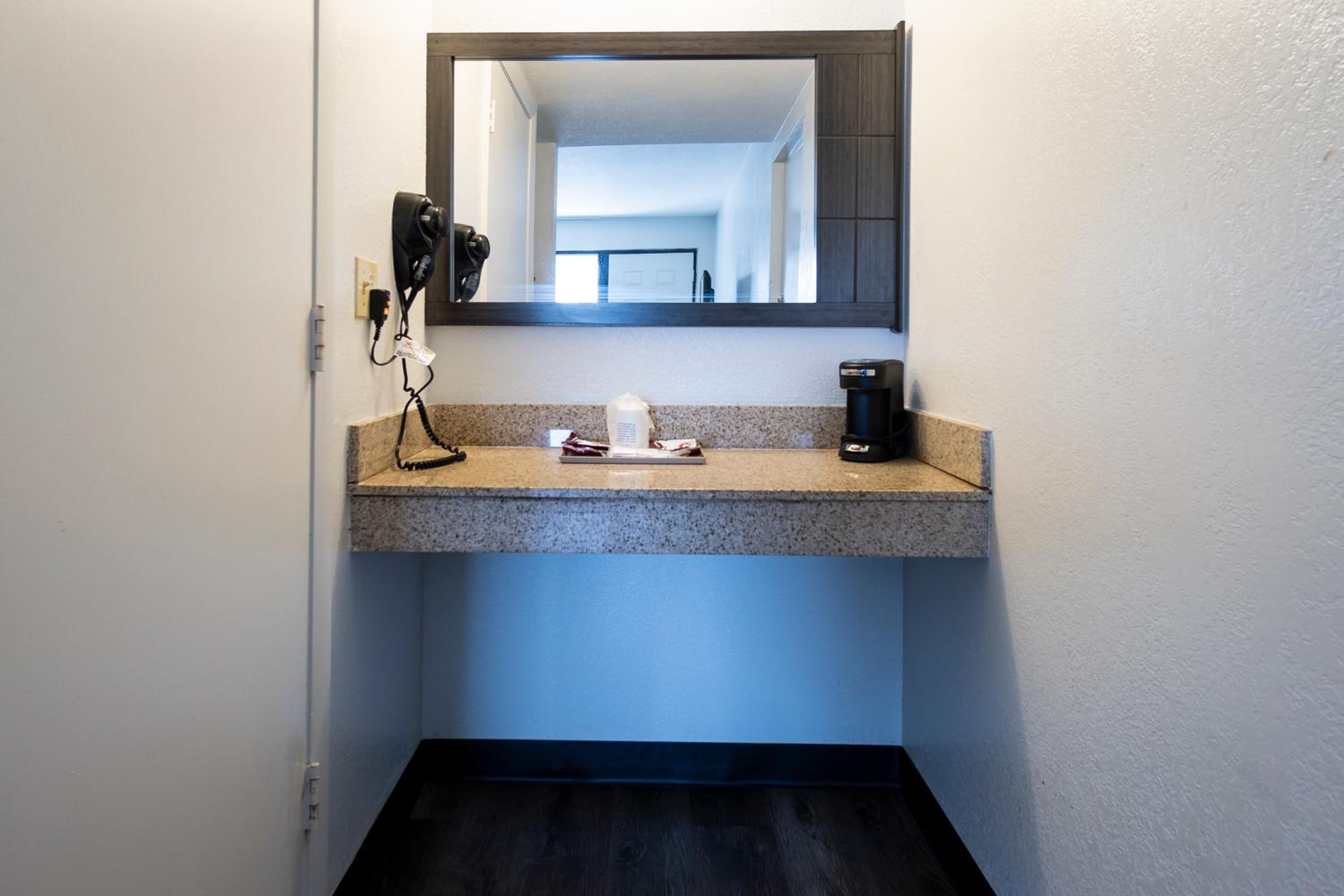 King Room - Disability Access - Non-Smoking photo 2
