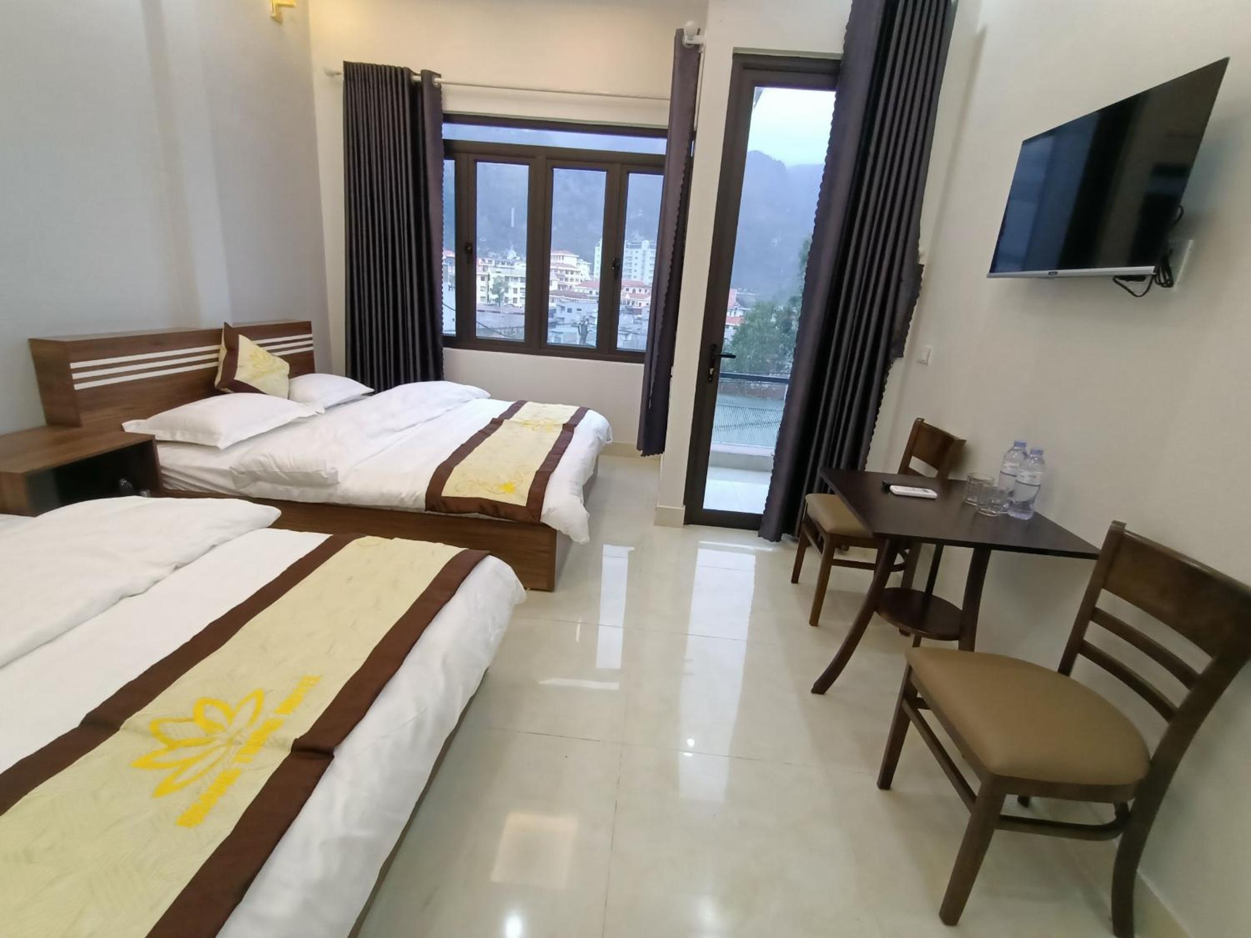 Quadruple Room with Balcony - Photo 3