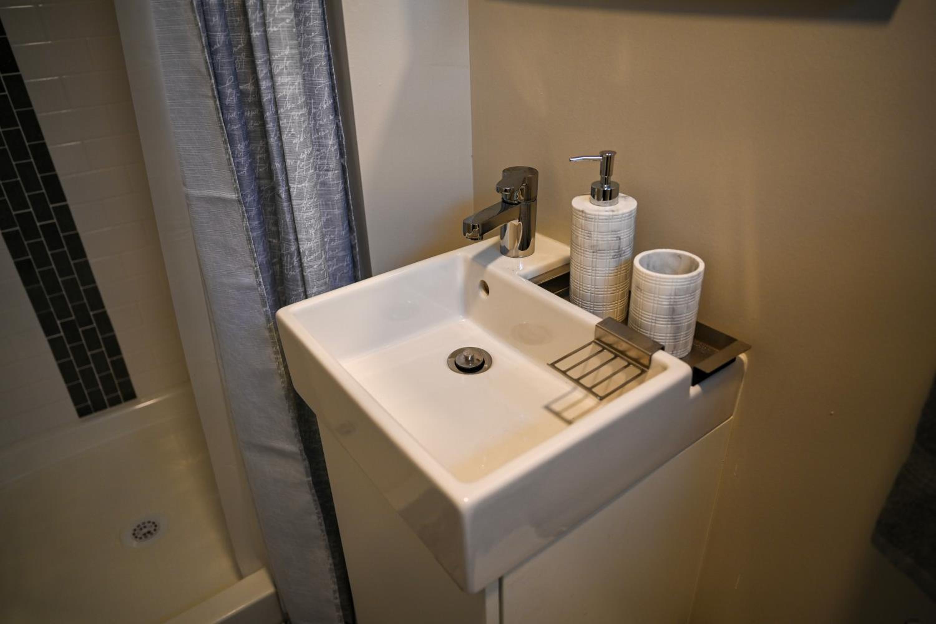 One-Bedroom Apartment photo 3