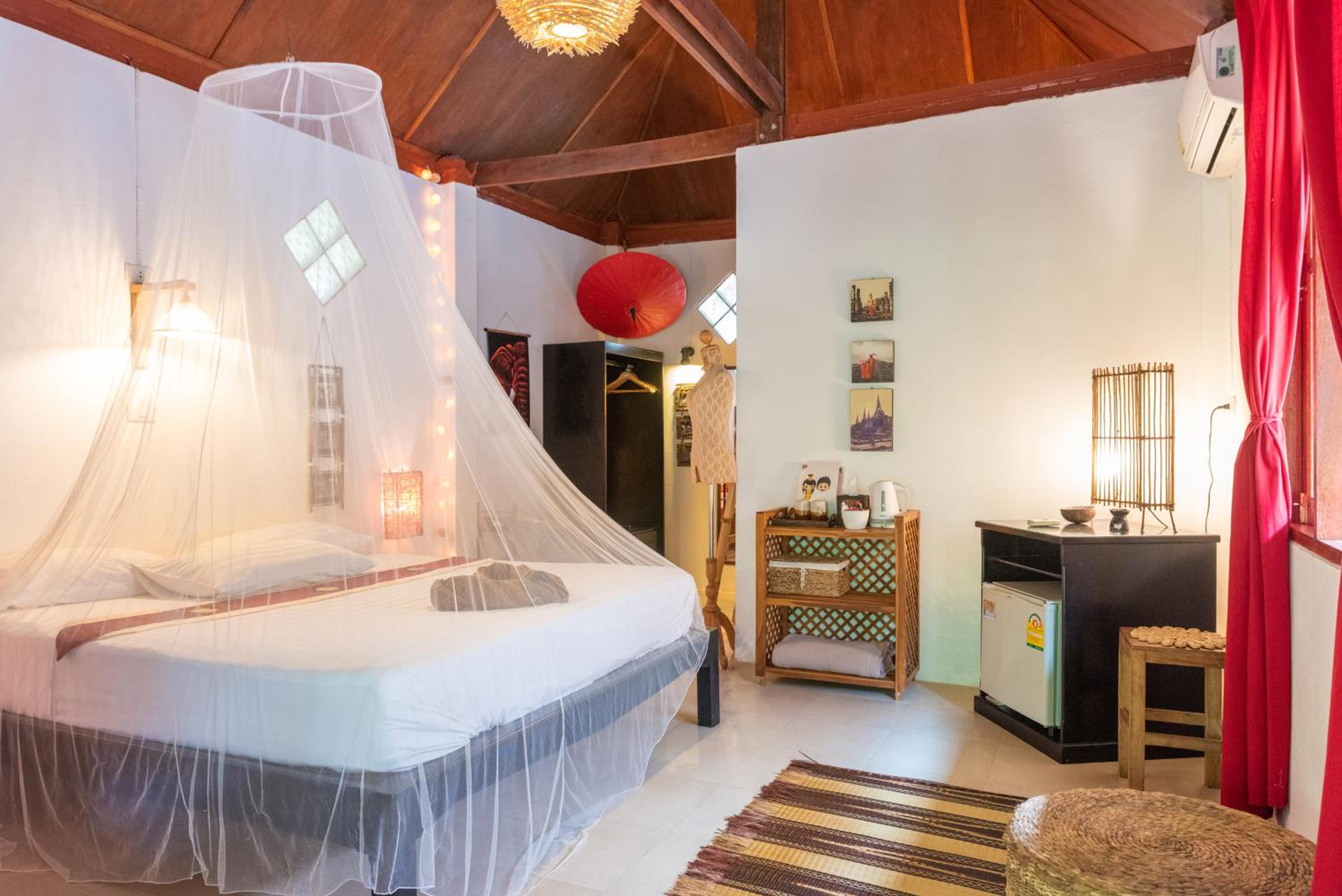 Deluxe Bungalow with Garden View - Photo 7