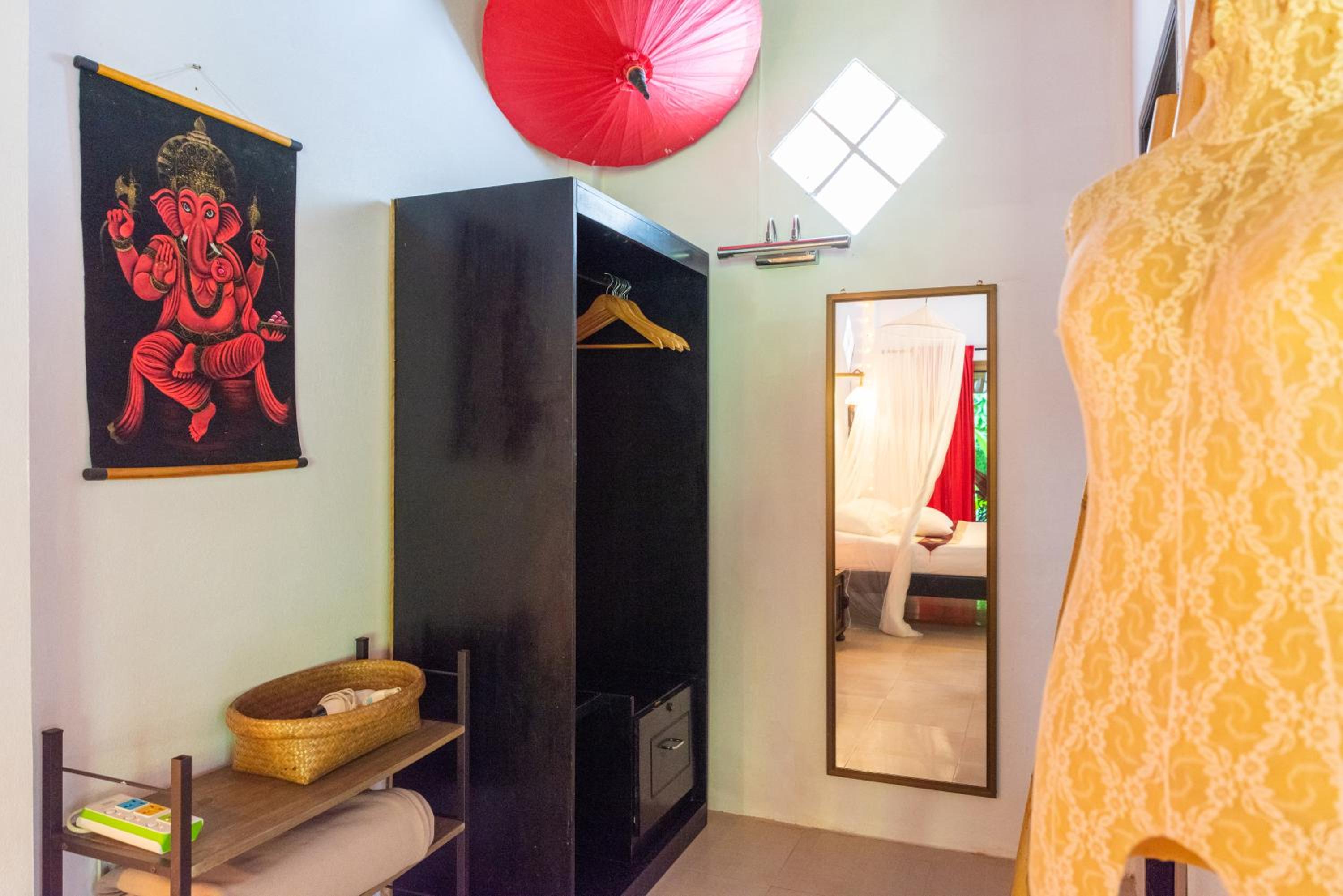 Deluxe Bungalow with Garden View - Photo 4