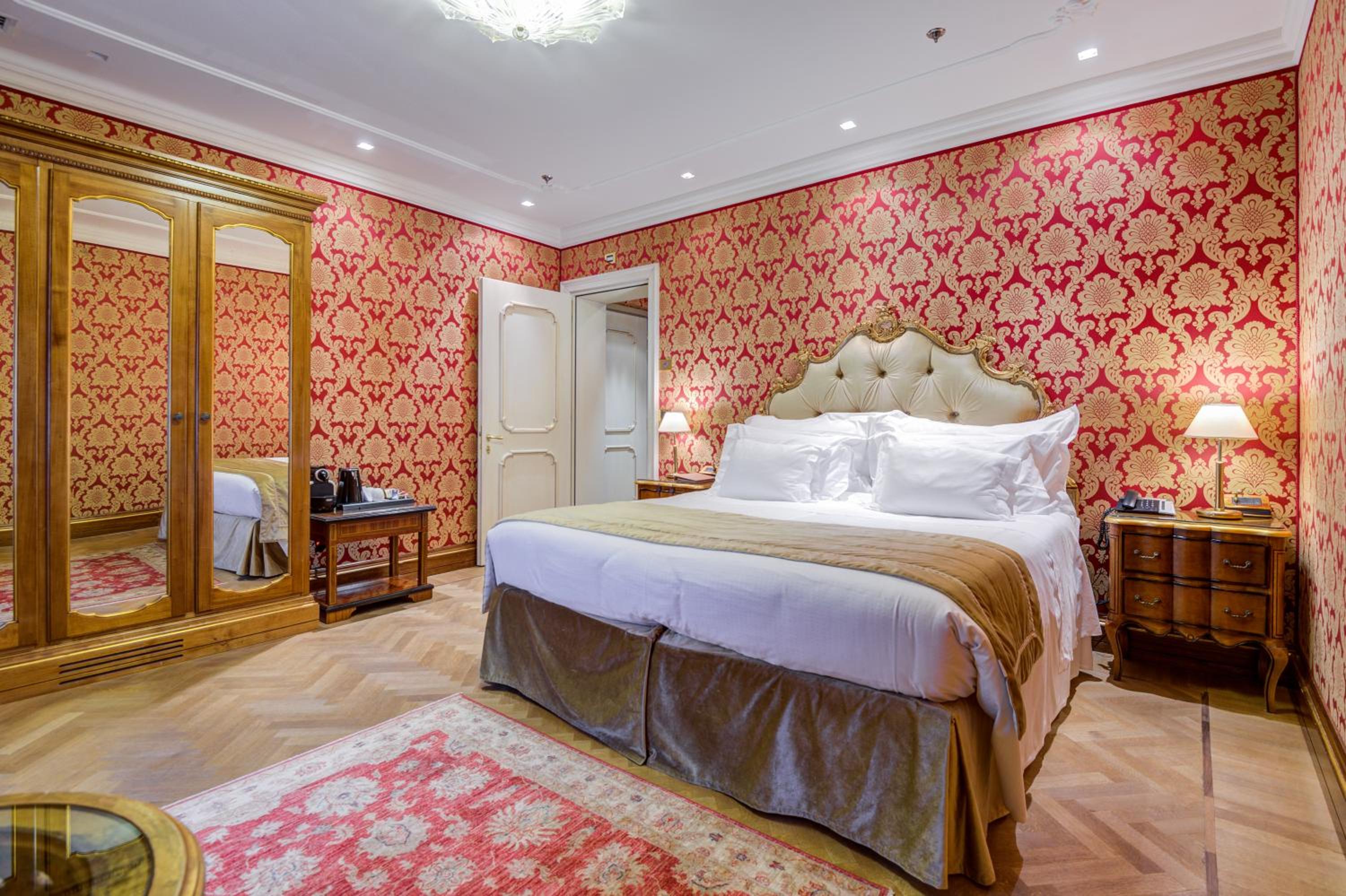 Deluxe Double or Twin Room photo 2