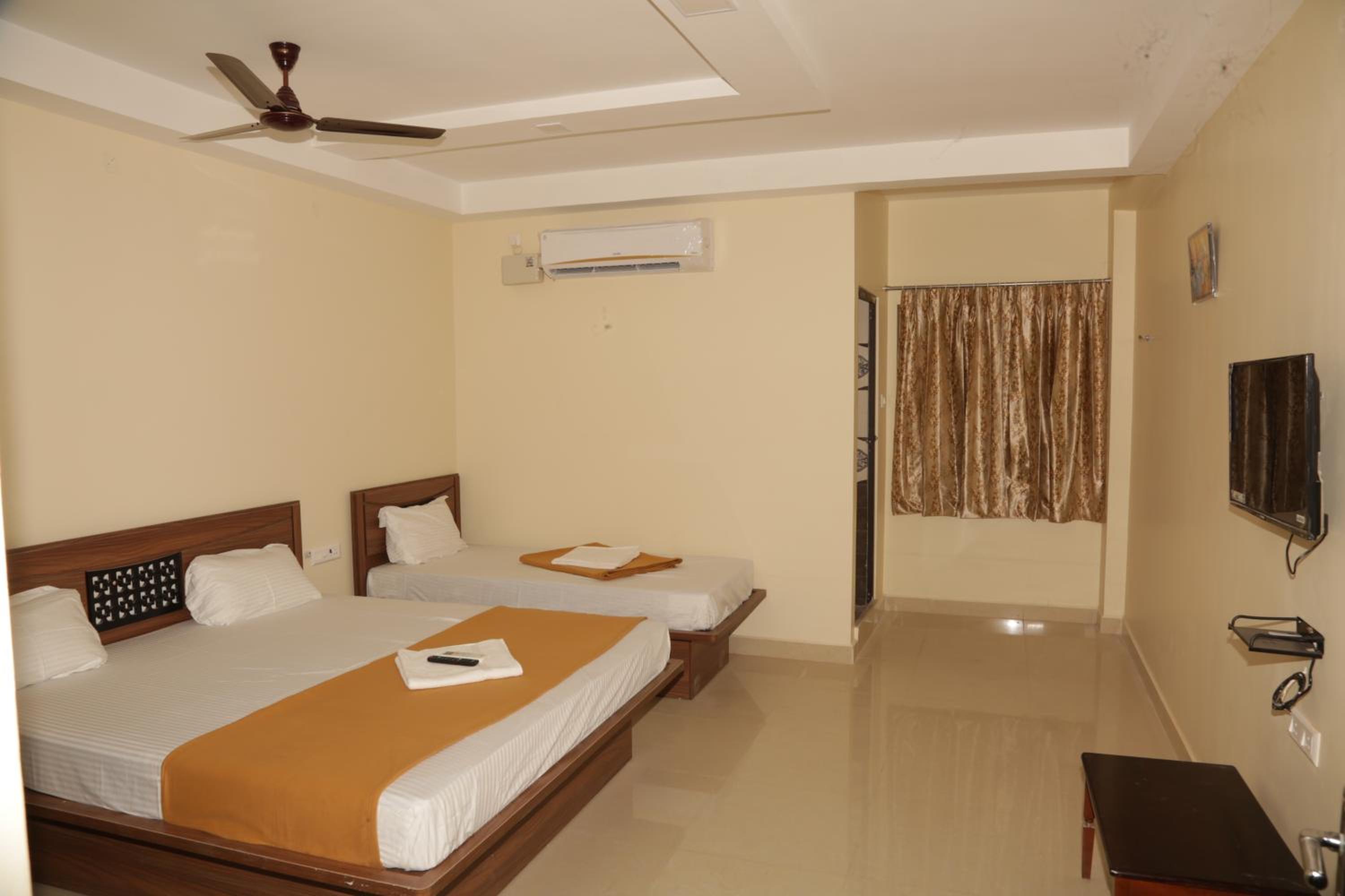 Economy Triple Room