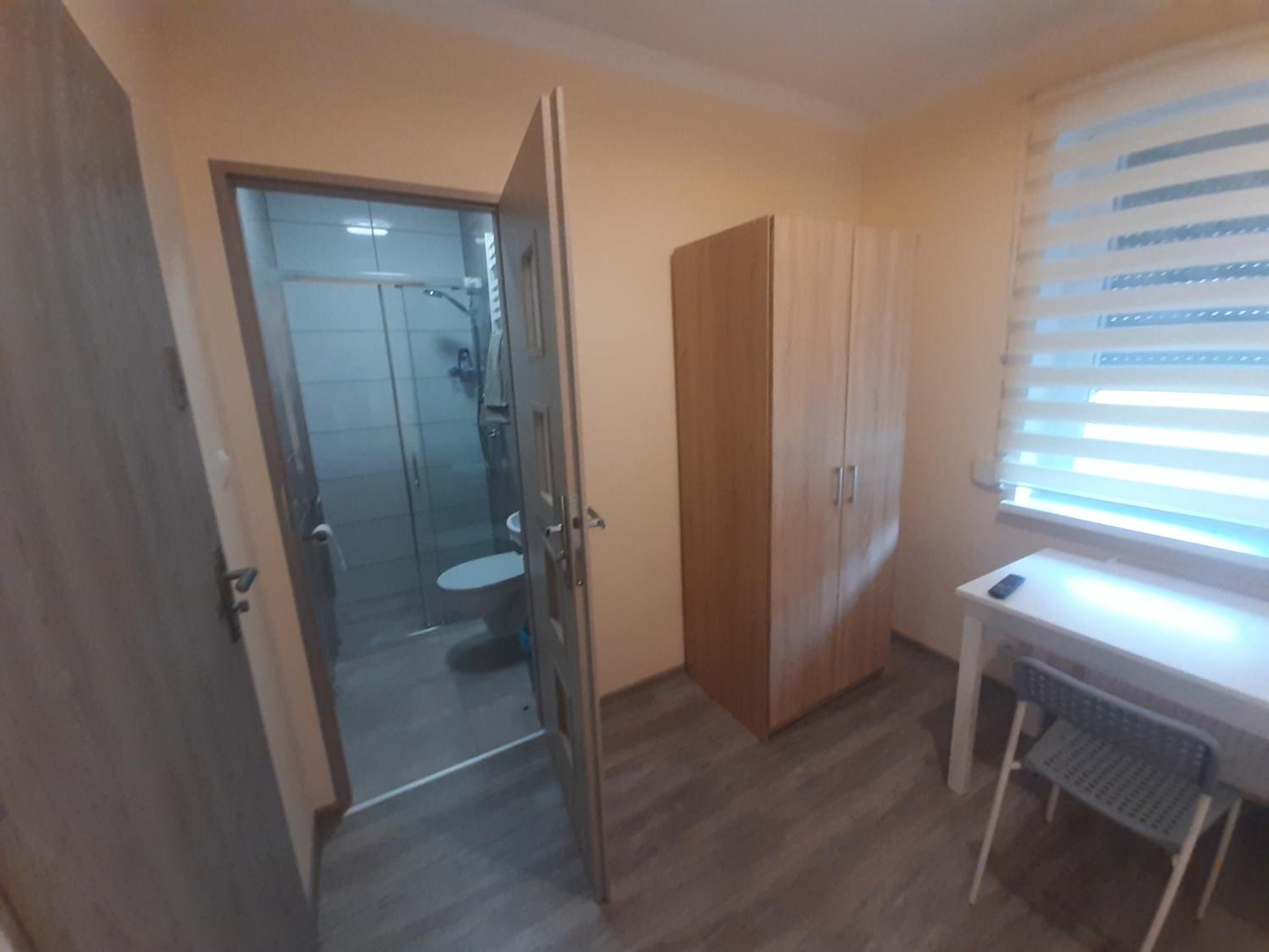 Small Single Room photo 2