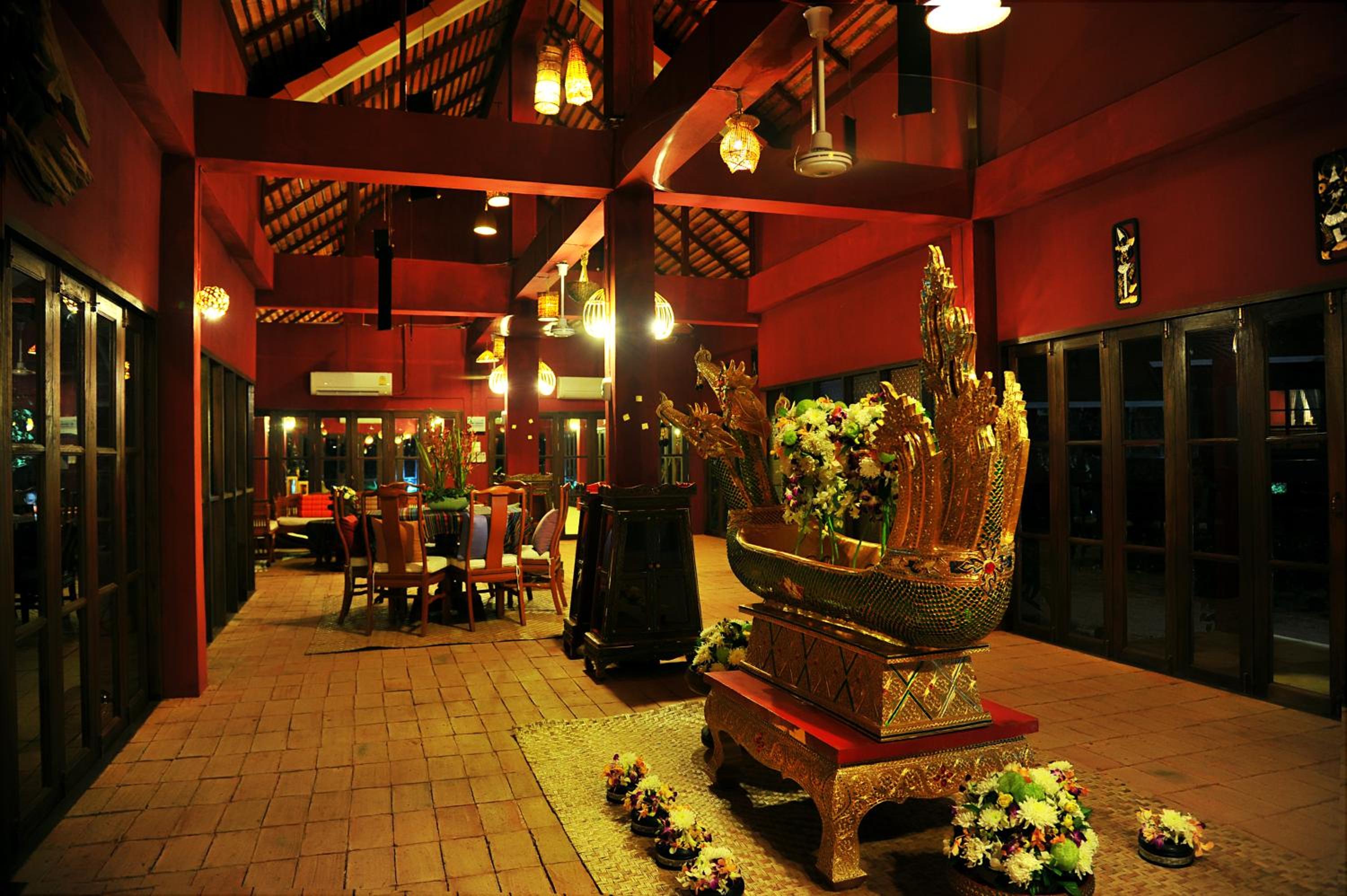 Villa - Photo 2