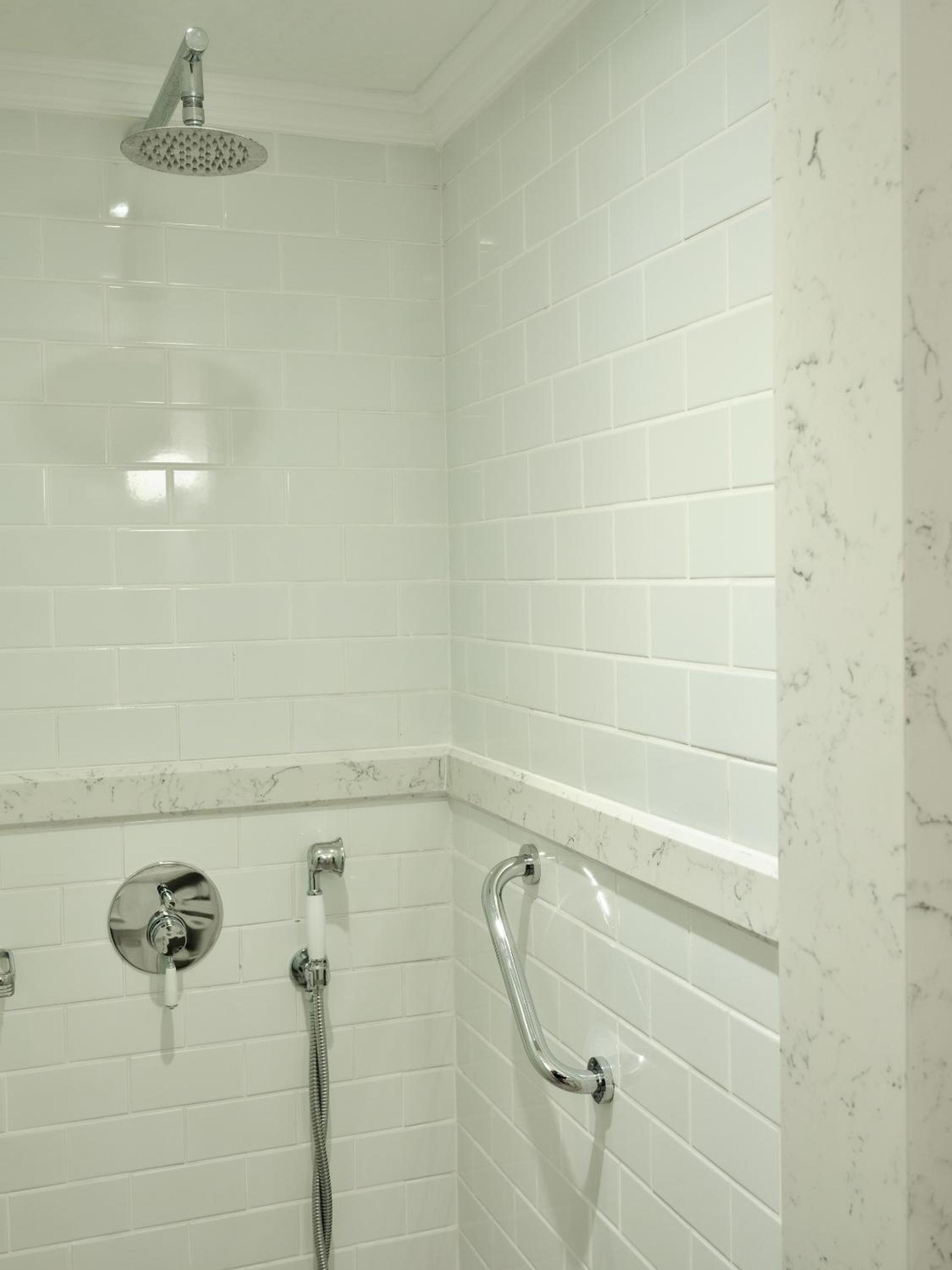 Suite - Photo 6