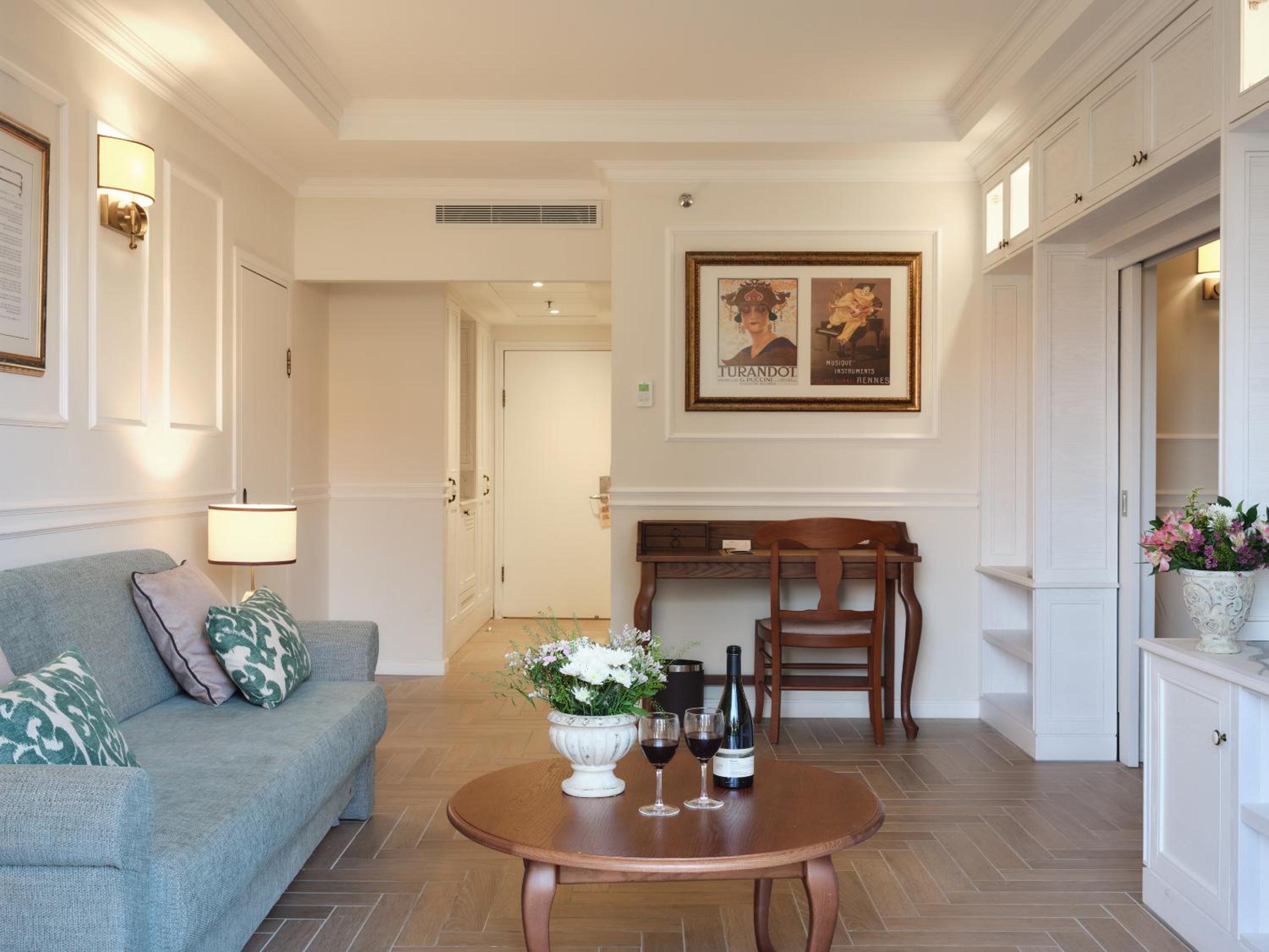 Suite - Photo 12