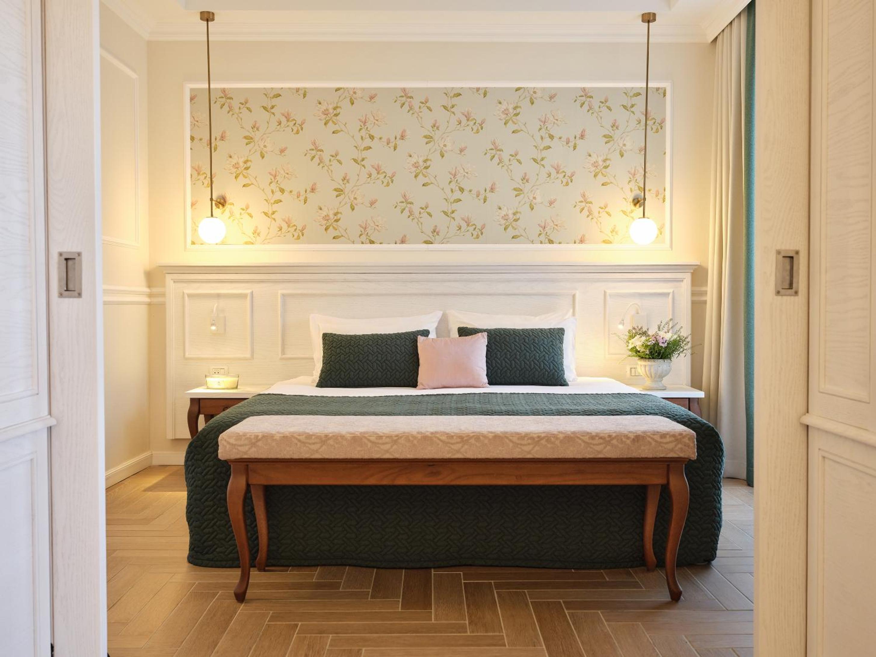 Suite - Photo 11