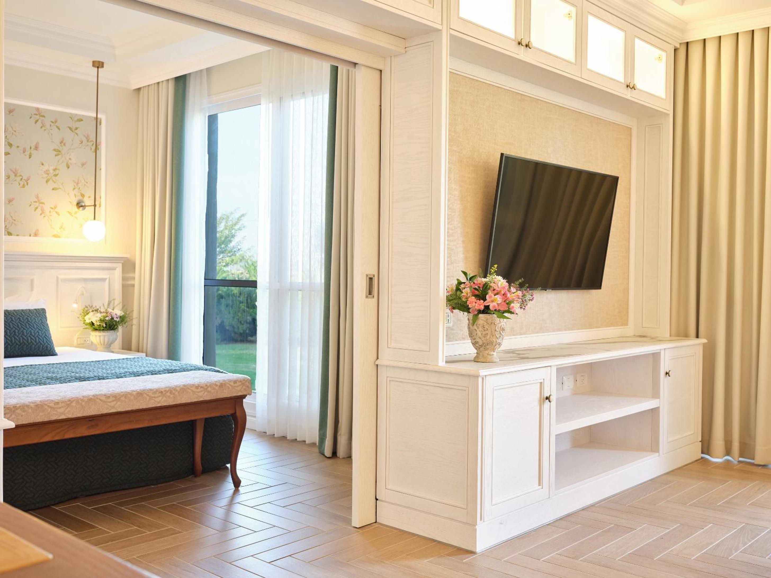 Suite - Photo 9