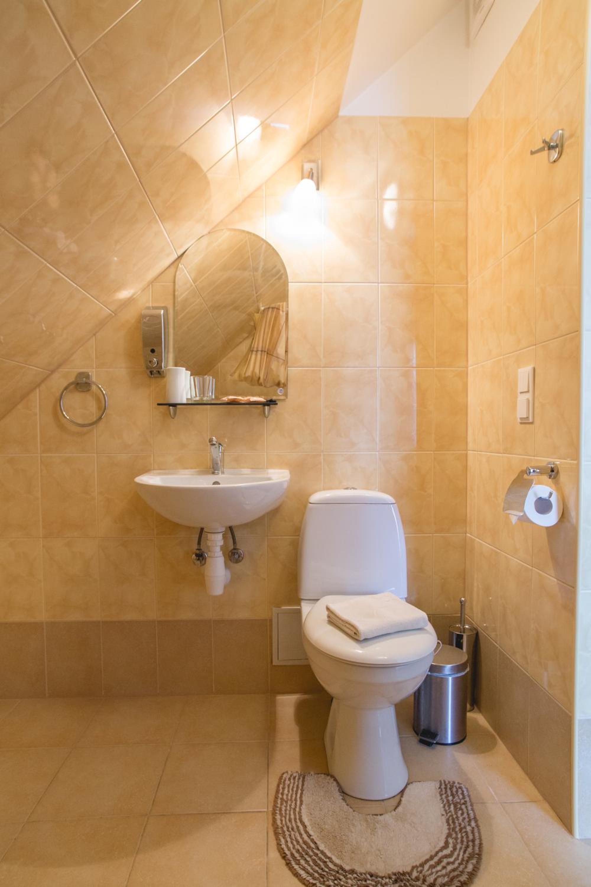 Comfort Double Room with Balcony - Photo 9