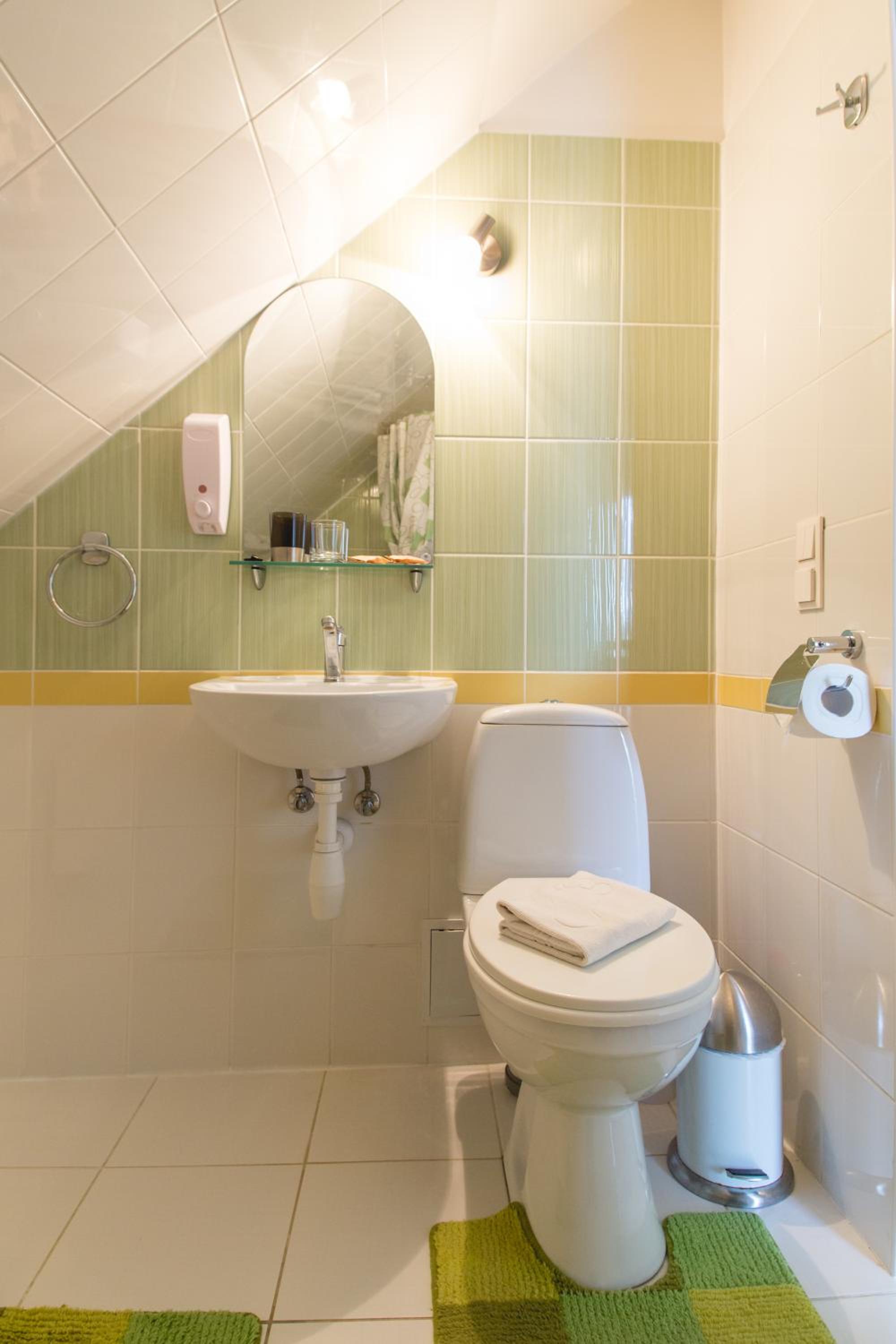 Comfort Double Room with Balcony - Photo 10