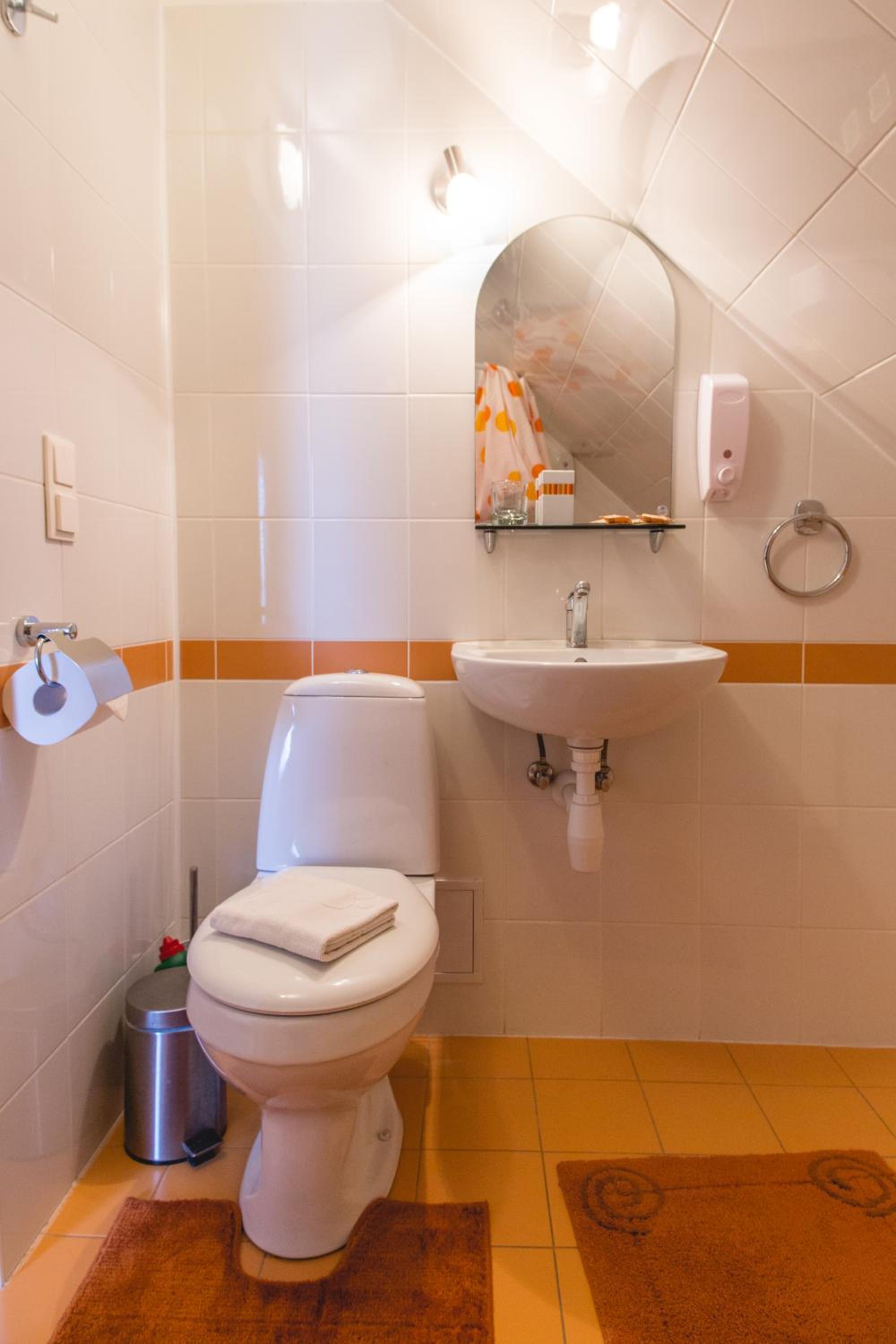 Comfort Double Room with Balcony - Photo 7