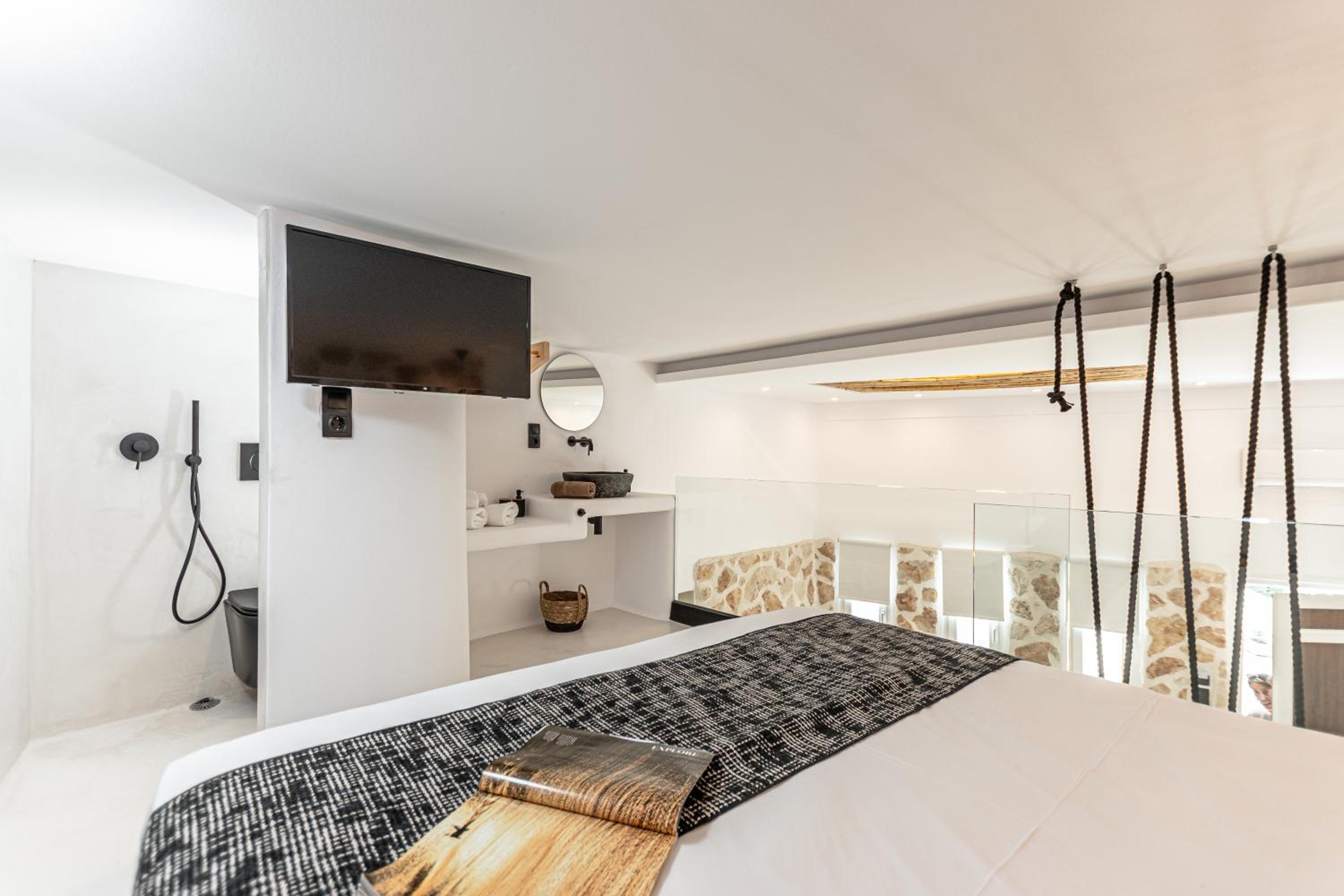 Deluxe Suite with Spa Bath