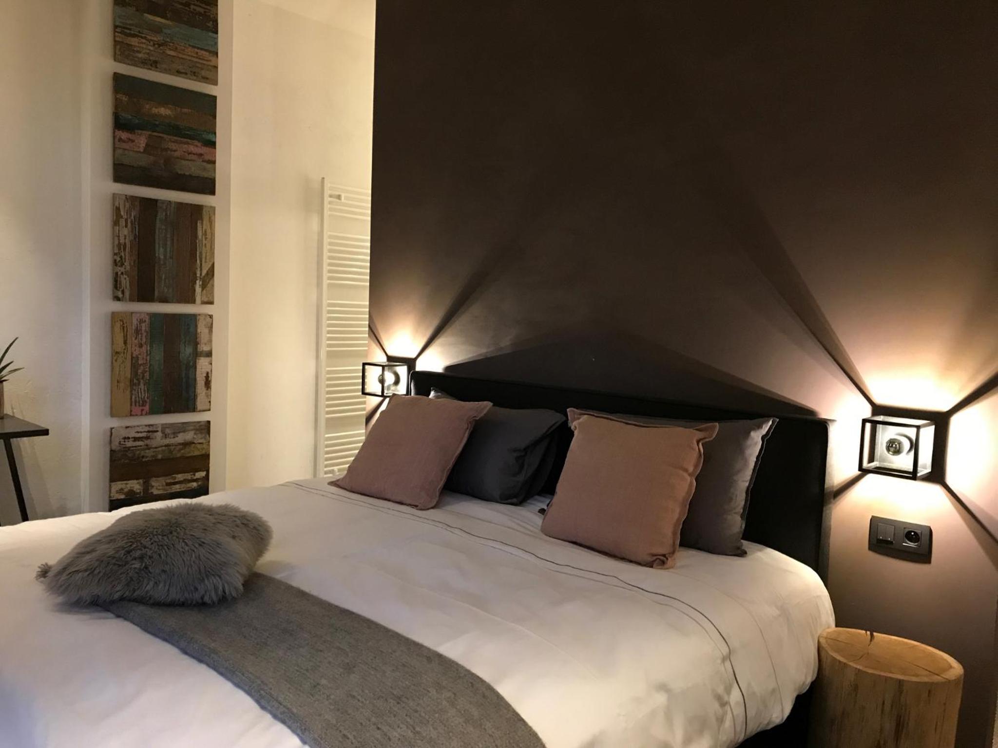 Deluxe King Room photo 1