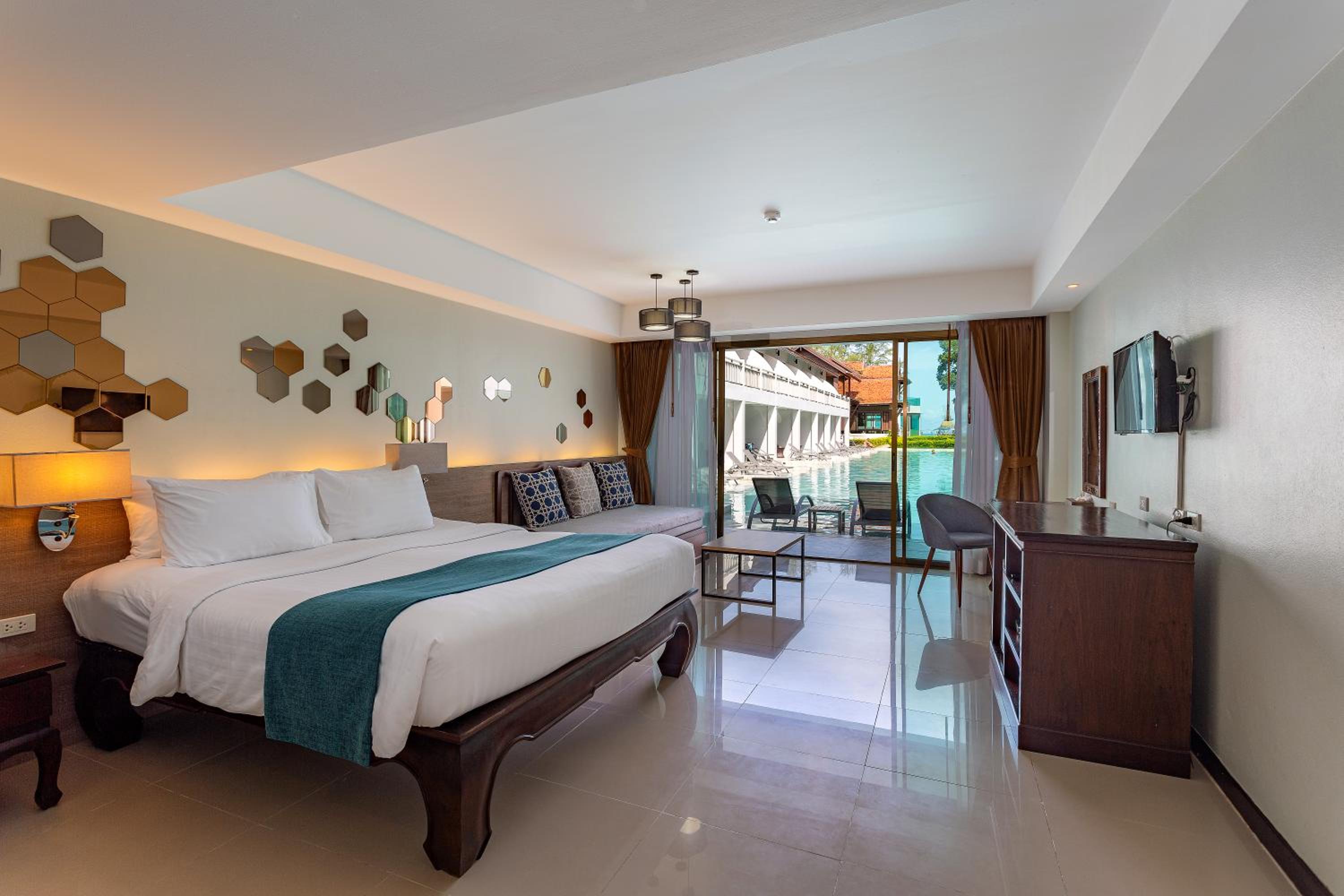 Deluxe Room With Pool Access - Hive Wing