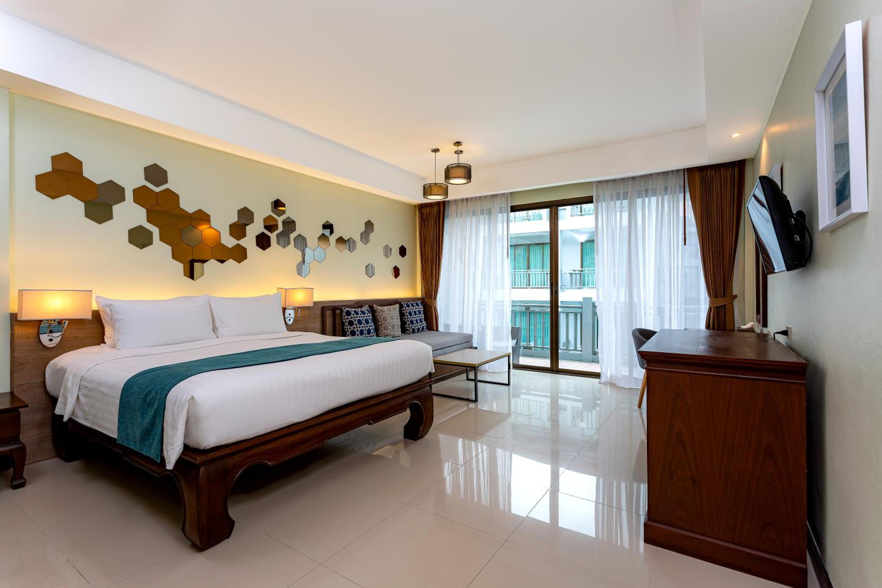 Deluxe Room with Pool View - Hive Wing