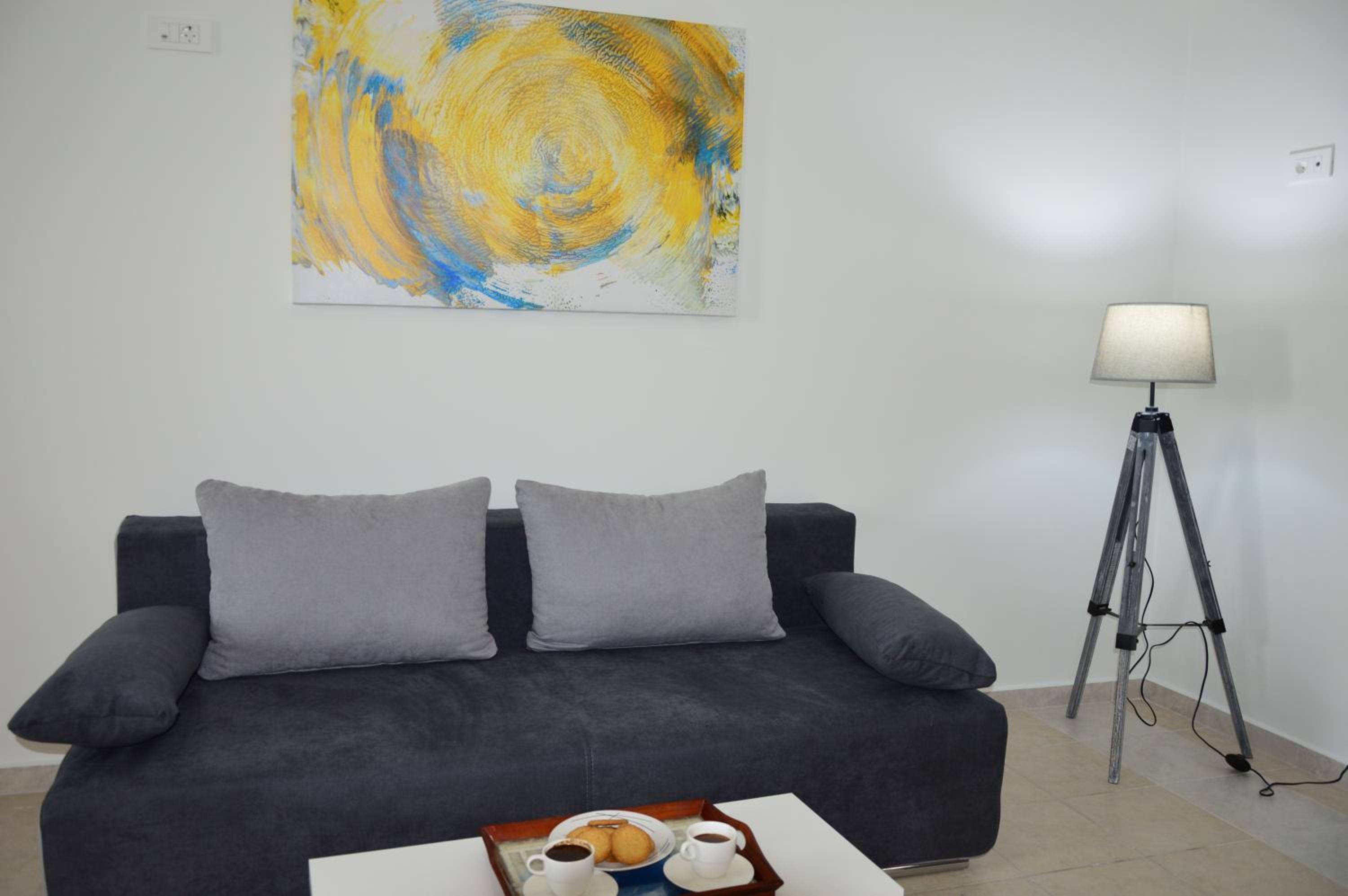 One-Bedroom Apartment - Photo 9