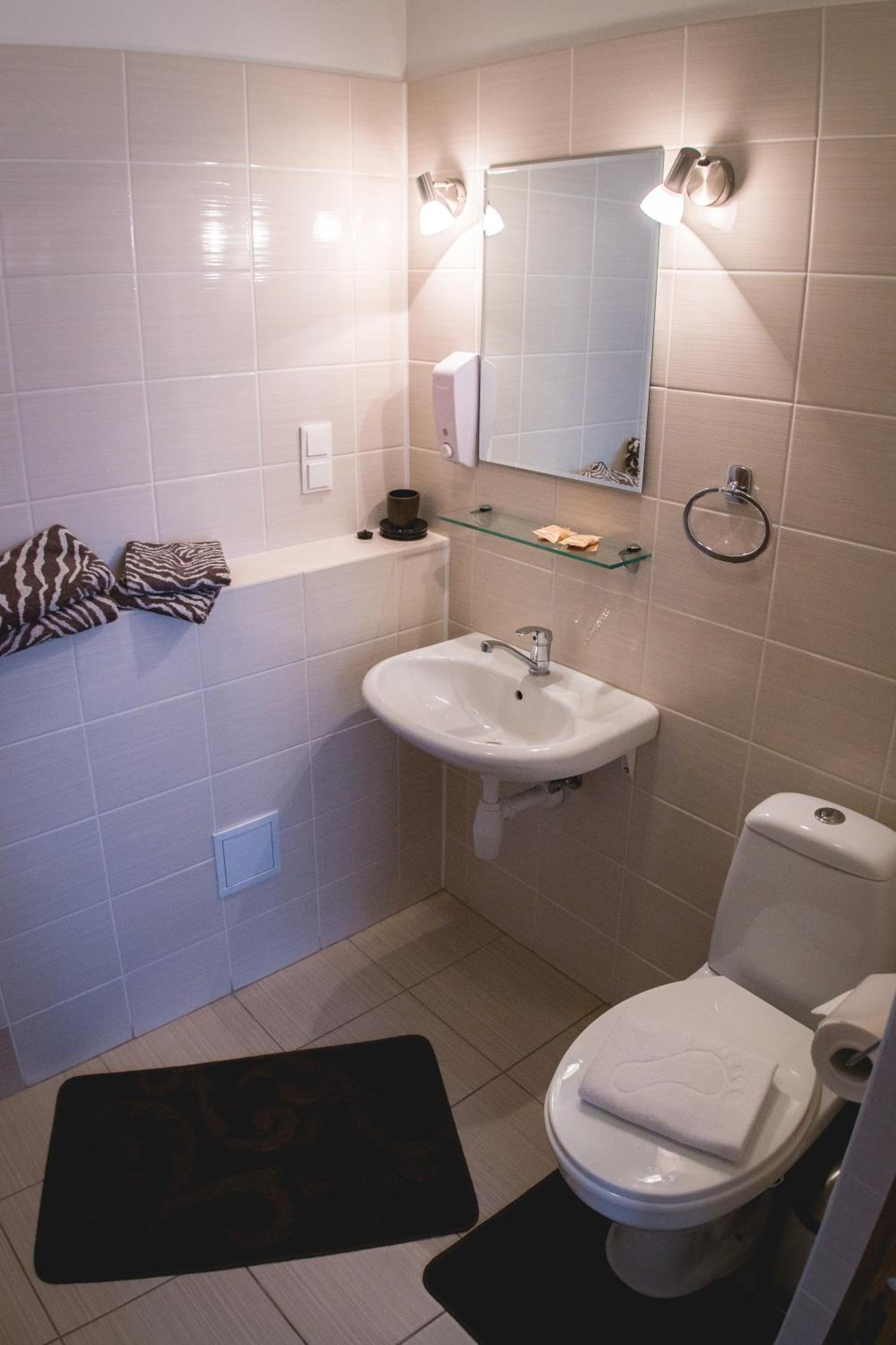 Double Room - Photo 5