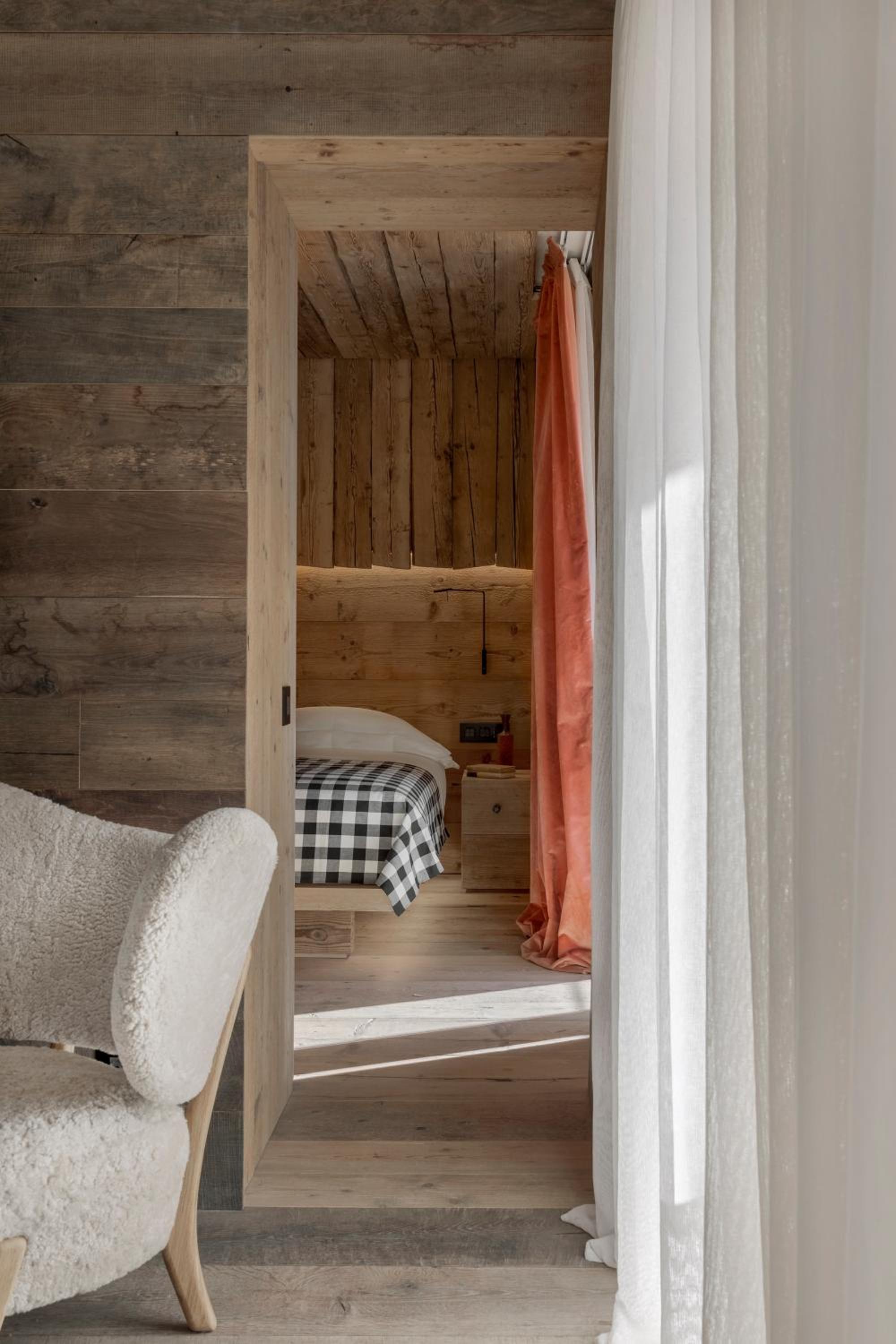 Suite with Mountain View