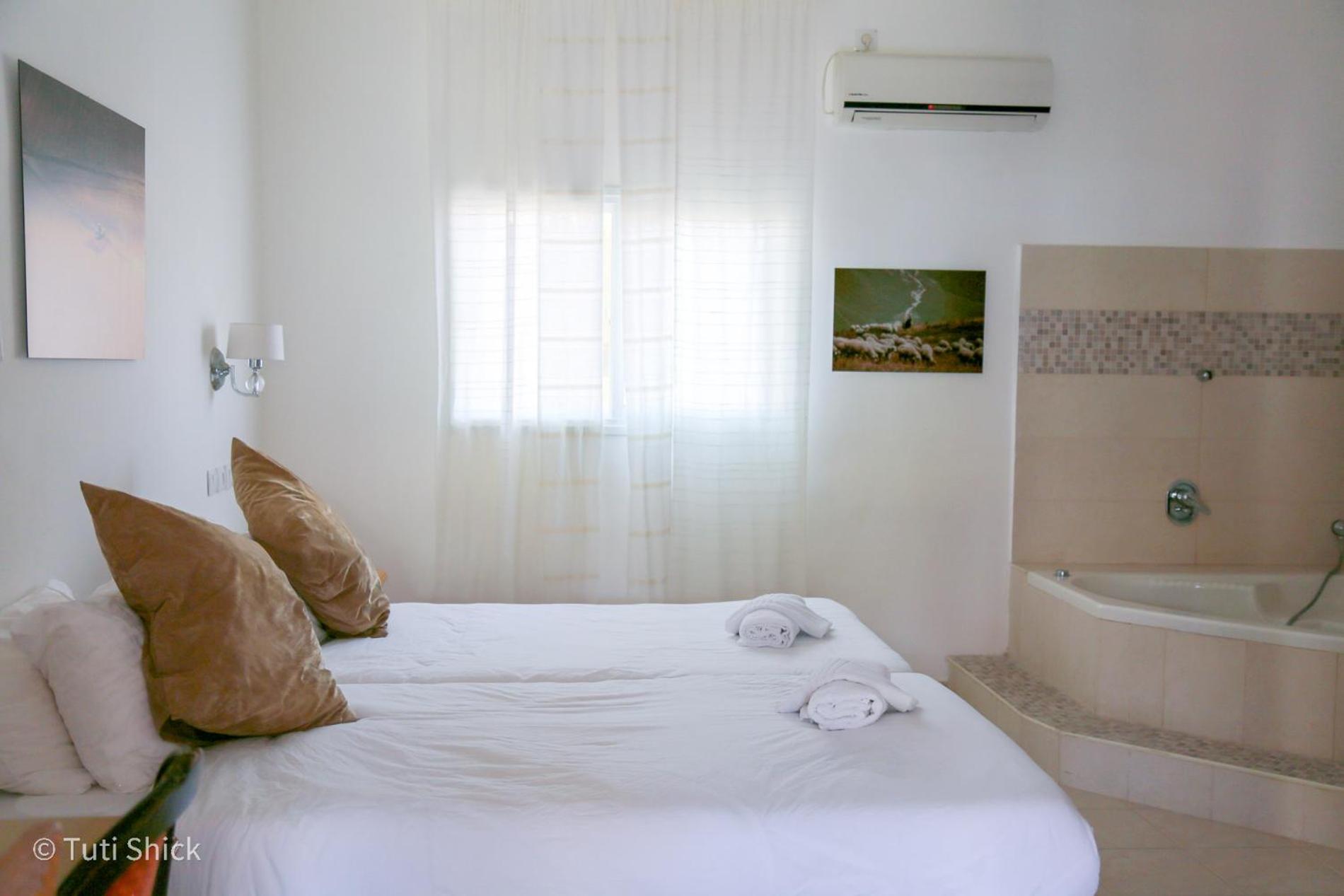 Suite with Spa Bath - Photo 11
